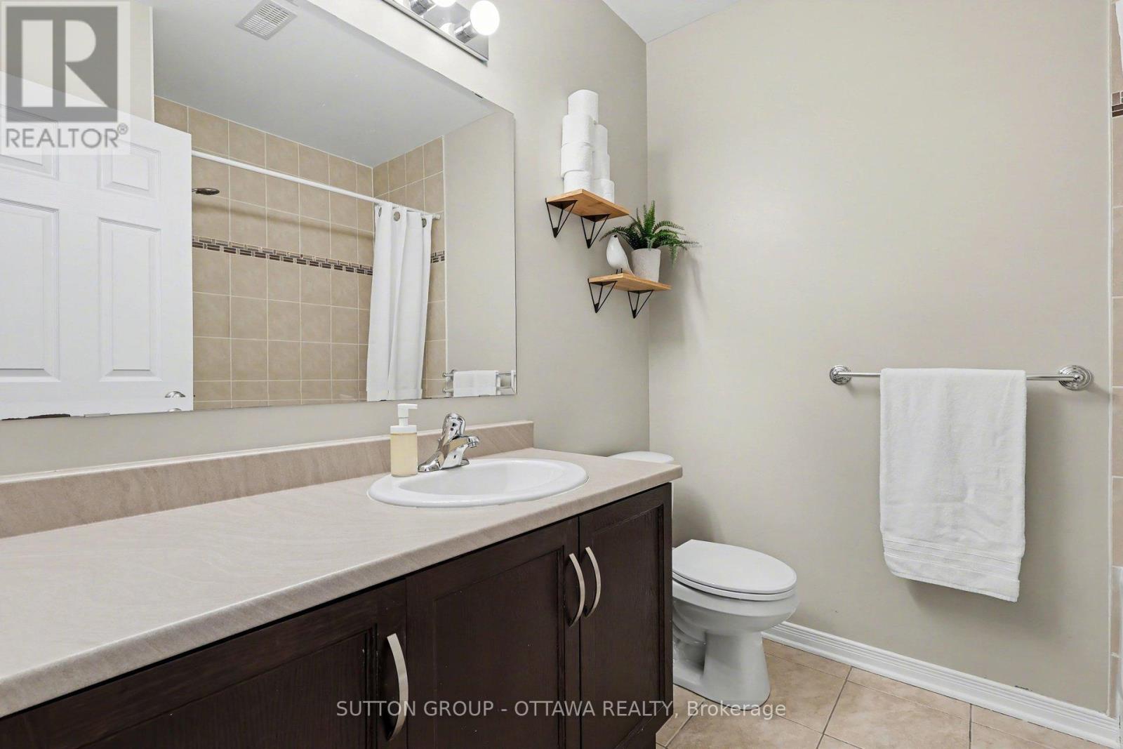 340 London Terrace, Ottawa, ON - Indoor Photo Showing Bathroom