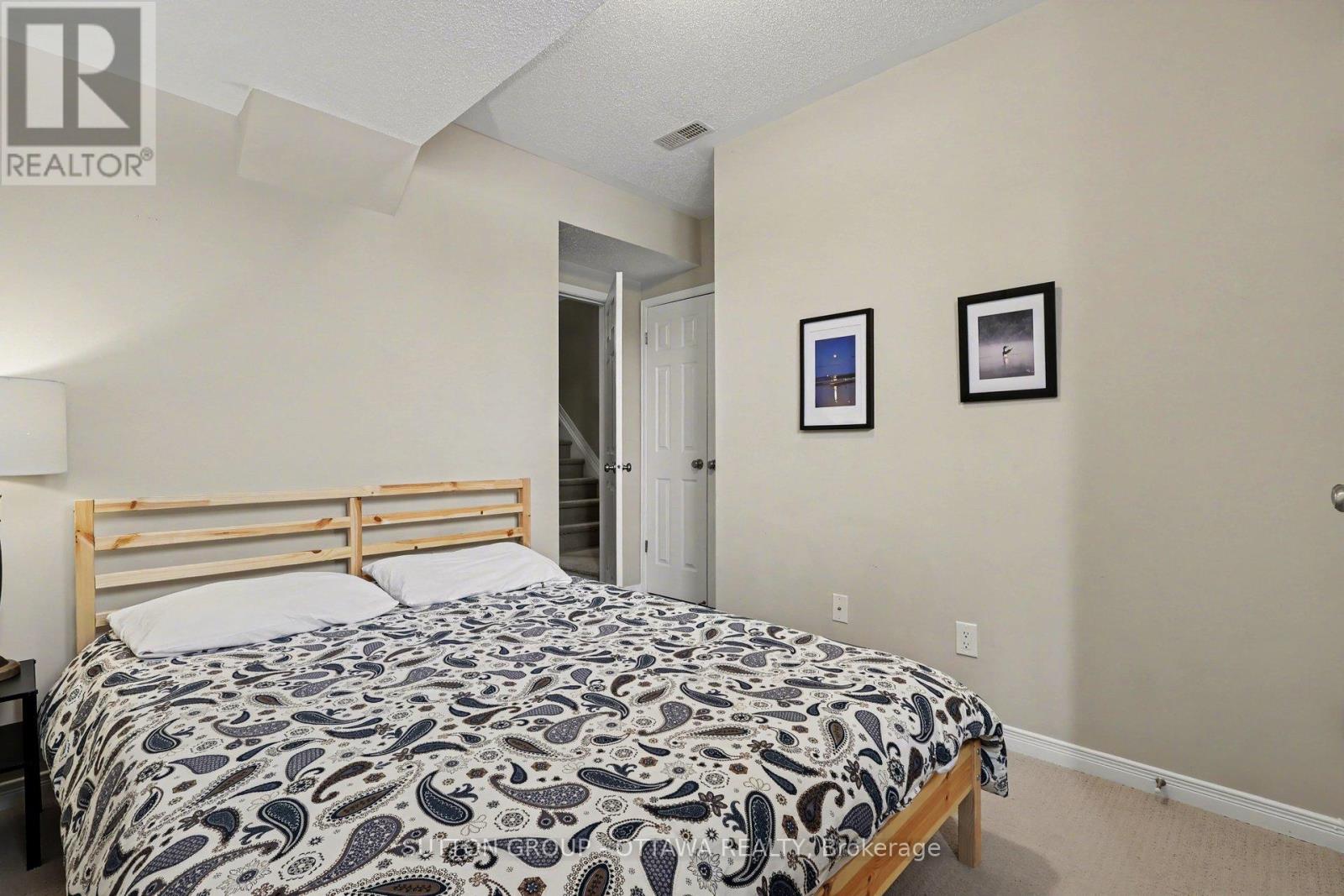 340 London Terrace, Ottawa, ON - Indoor Photo Showing Bedroom