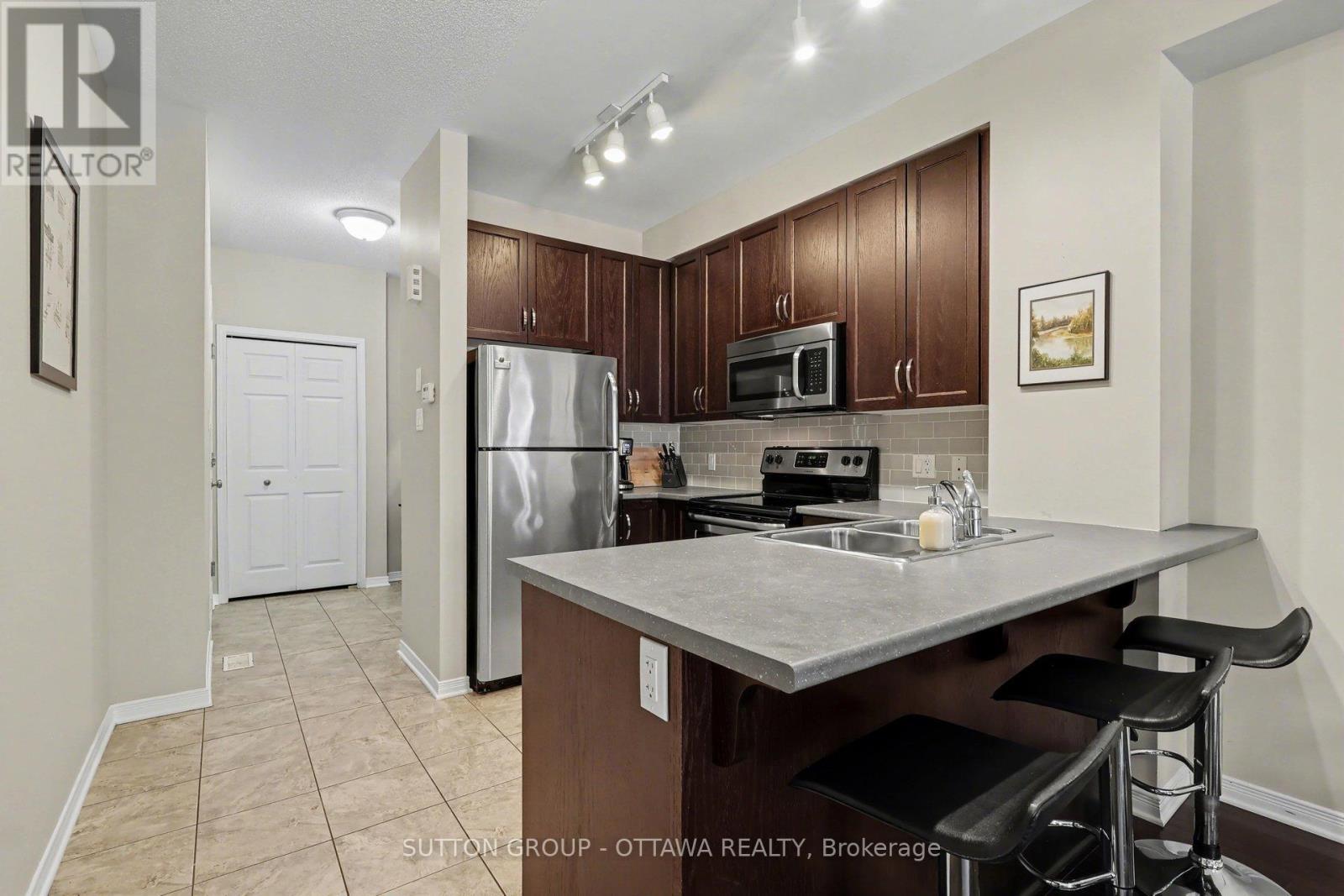 340 London Terrace, Ottawa, ON - Indoor Photo Showing Kitchen With Stainless Steel Kitchen With Double Sink