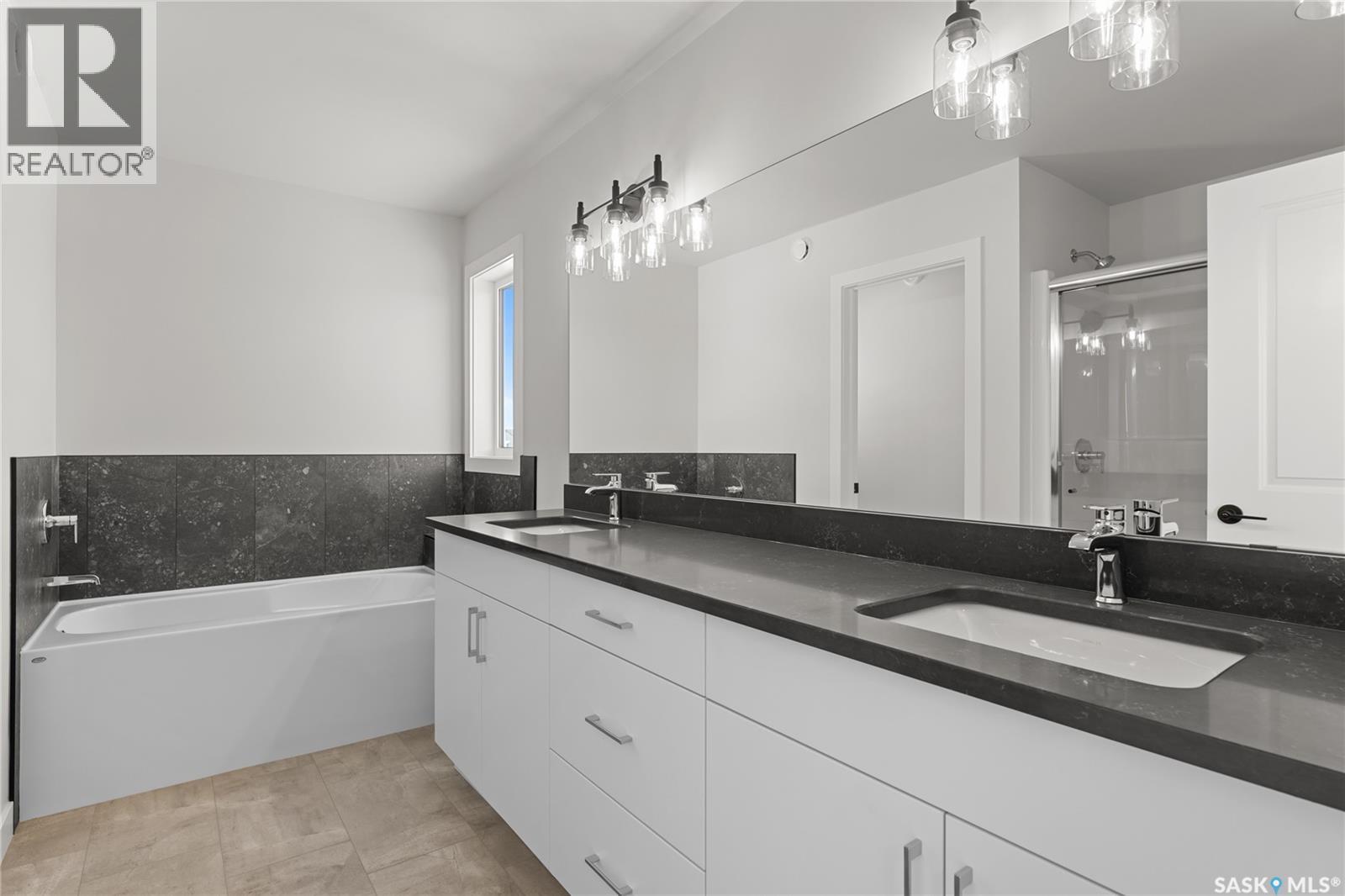 934 Brighton Gate, Saskatoon, SK - Indoor Photo Showing Bathroom