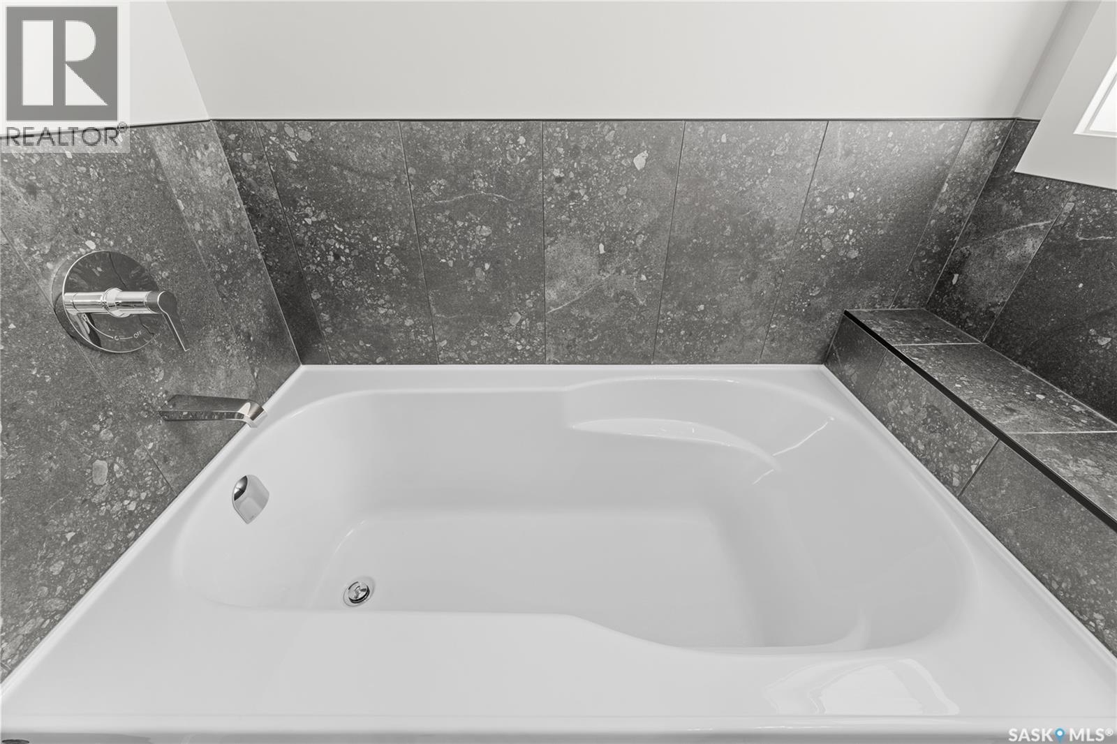 934 Brighton Gate, Saskatoon, SK - Indoor Photo Showing Bathroom