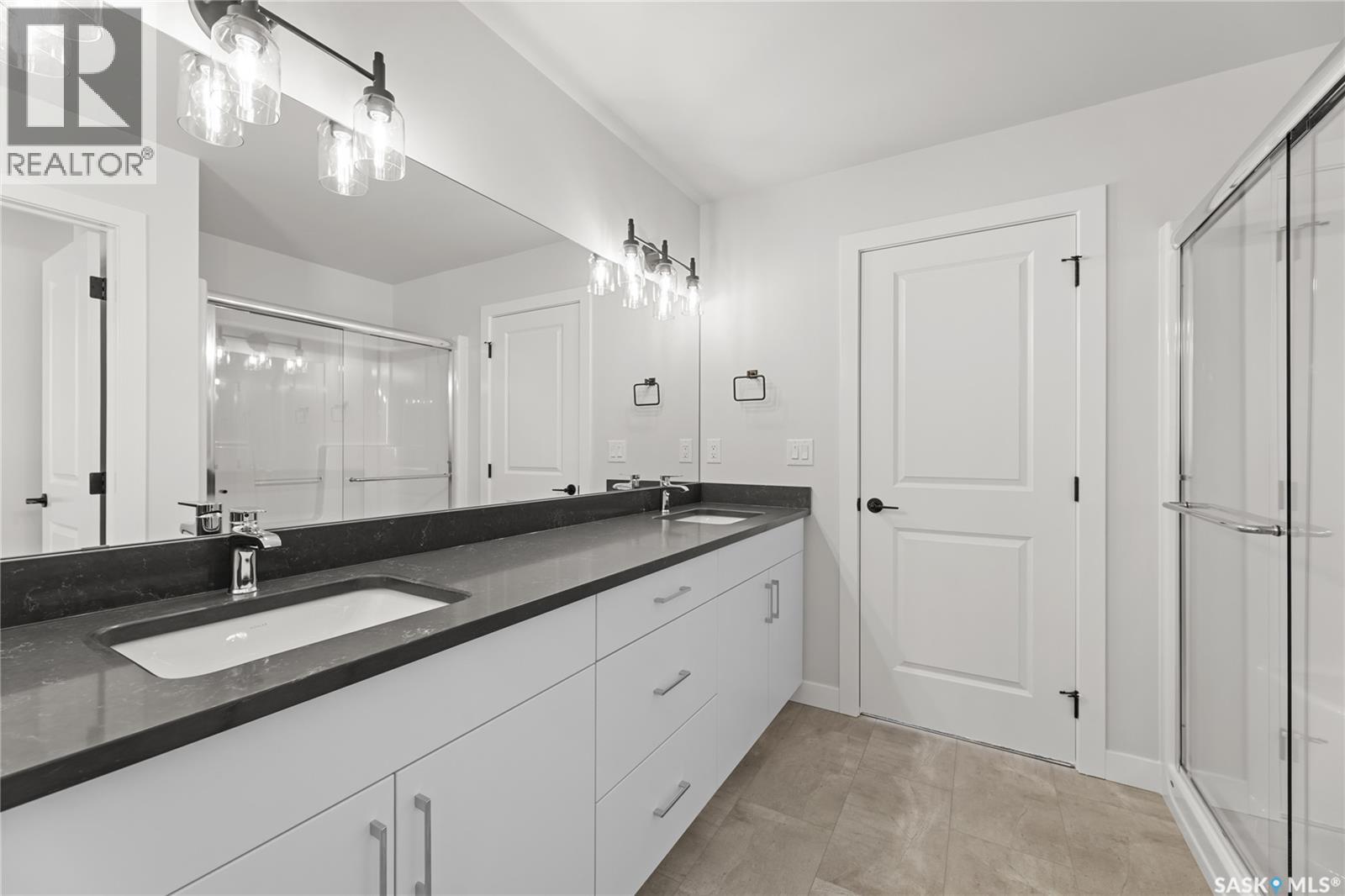 934 Brighton Gate, Saskatoon, SK - Indoor Photo Showing Bathroom