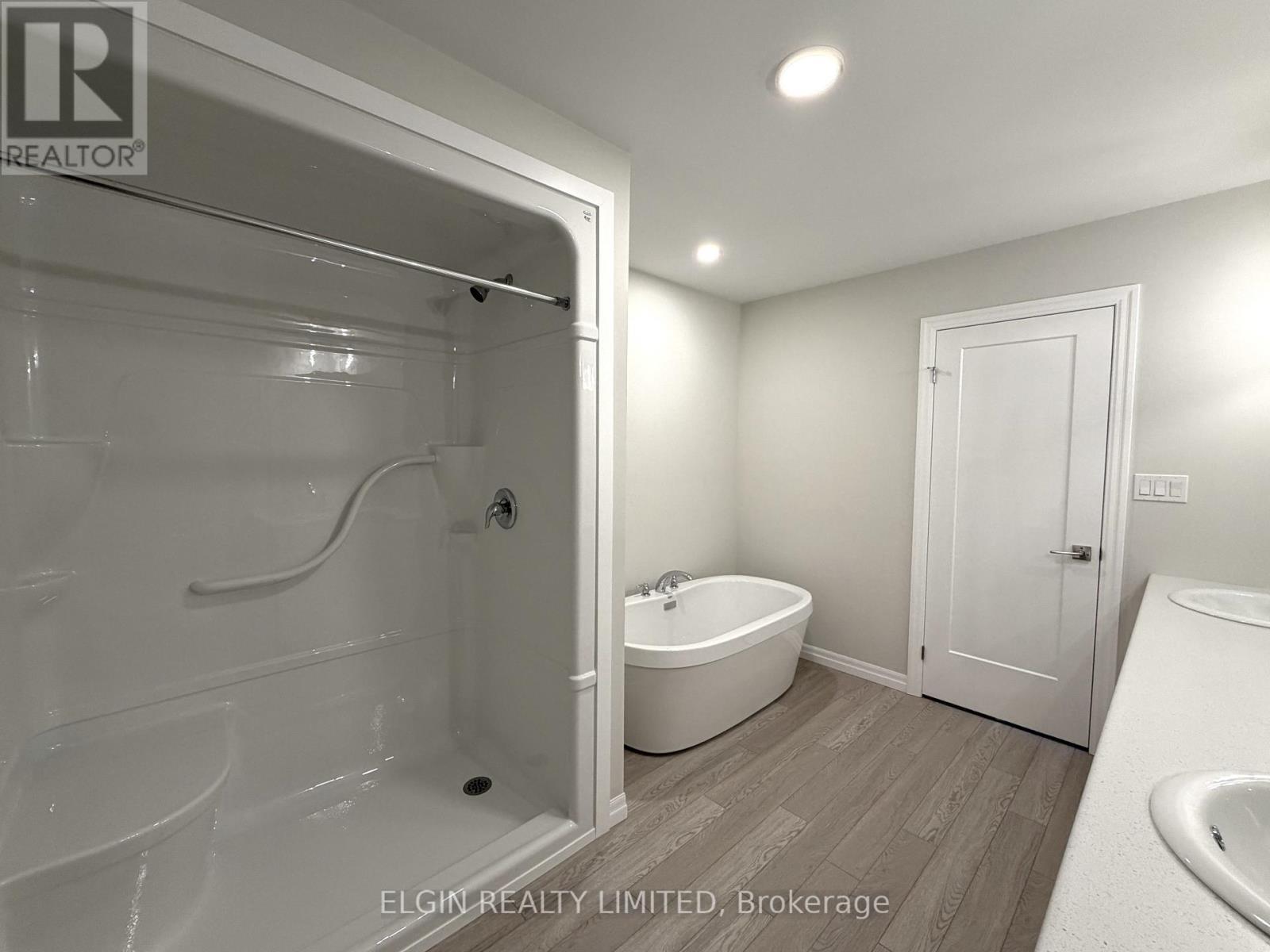 55 Woodcock Drive, Tillsonburg, ON - Indoor Photo Showing Bathroom