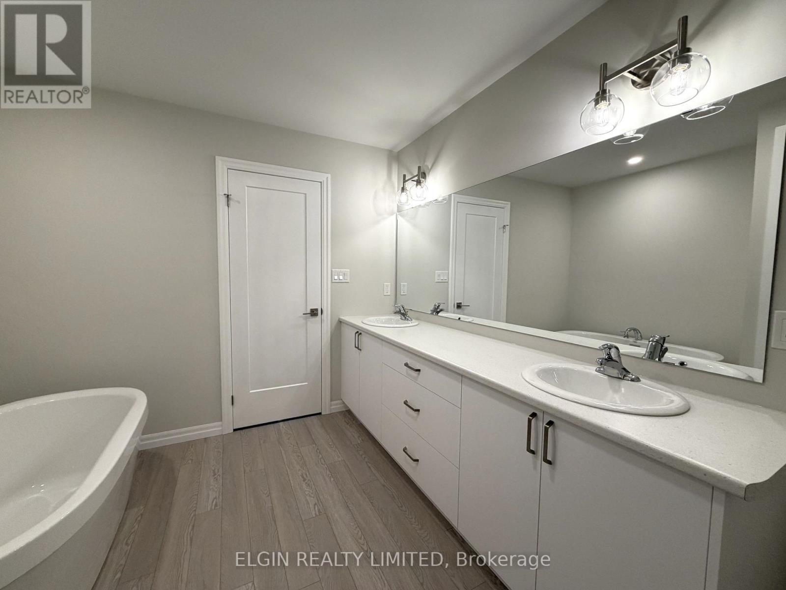 55 Woodcock Drive, Tillsonburg, ON - Indoor Photo Showing Bathroom