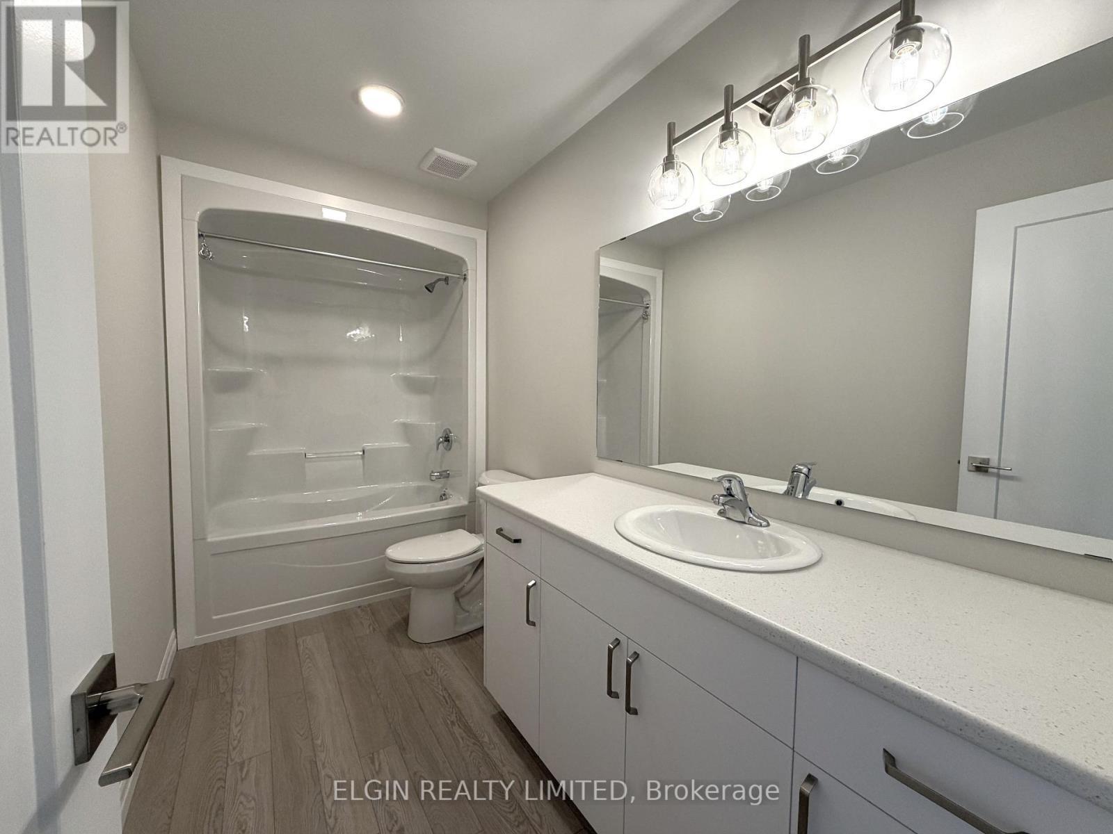 55 Woodcock Drive, Tillsonburg, ON - Indoor Photo Showing Bathroom