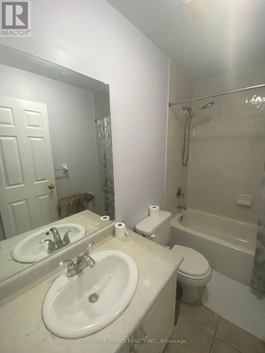 964 Fielder Drive, Mississauga, ON - Indoor Photo Showing Bathroom