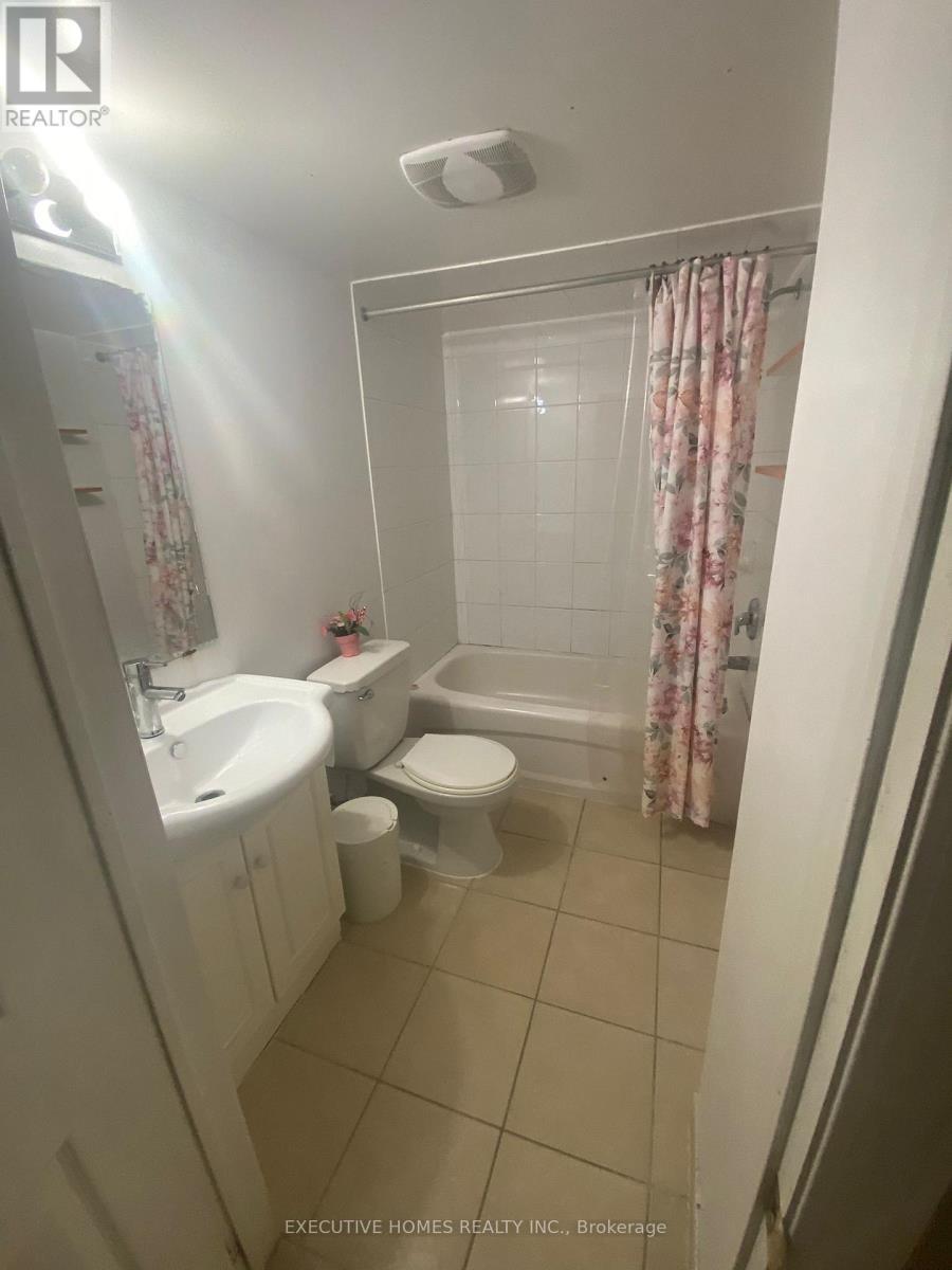 964 Fielder Drive, Mississauga, ON - Indoor Photo Showing Bathroom