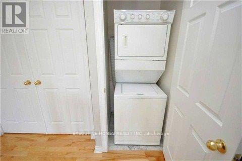 964 Fielder Drive, Mississauga, ON - Indoor Photo Showing Laundry Room