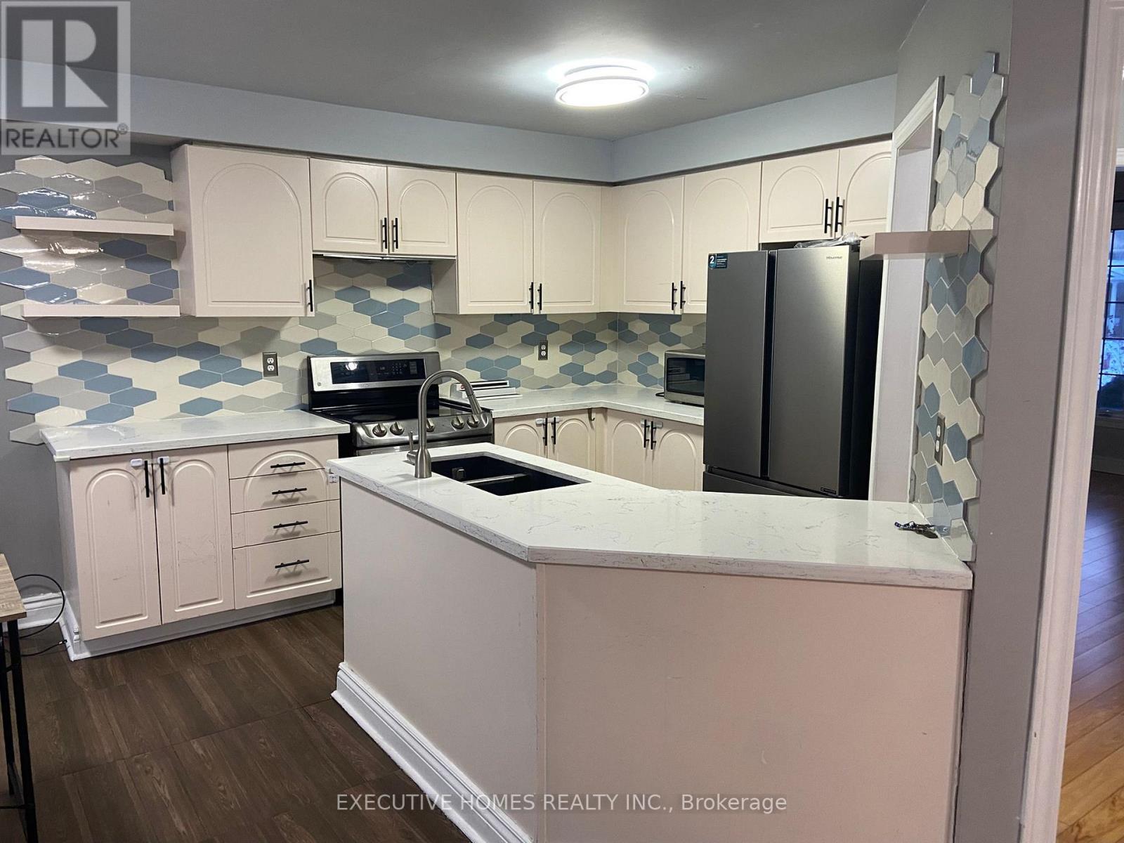 964 Fielder Drive, Mississauga, ON - Indoor Photo Showing Kitchen With Double Sink