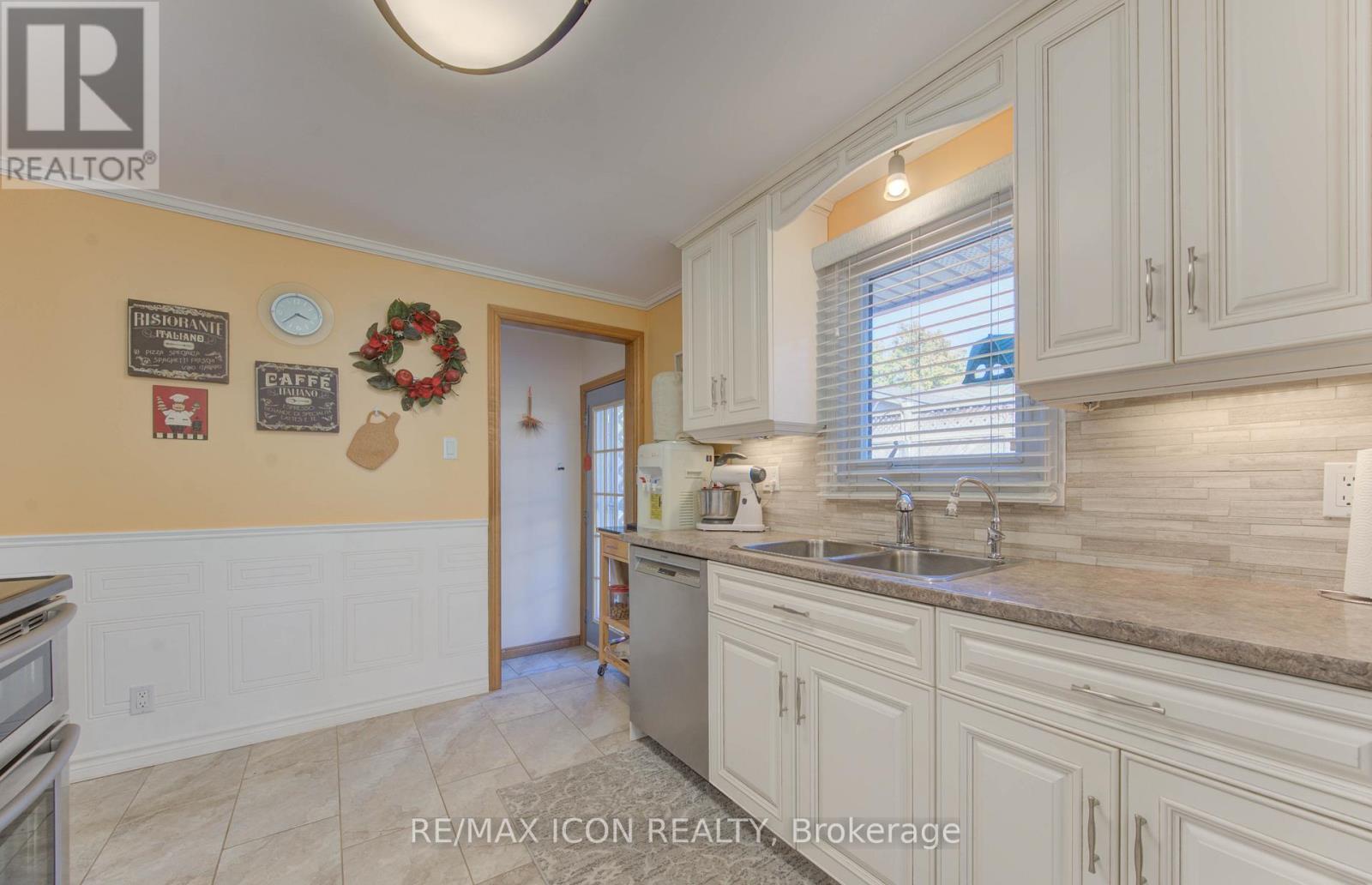 55 Gracefield Crescent, Kitchener, ON - Indoor Photo Showing Kitchen With Double Sink