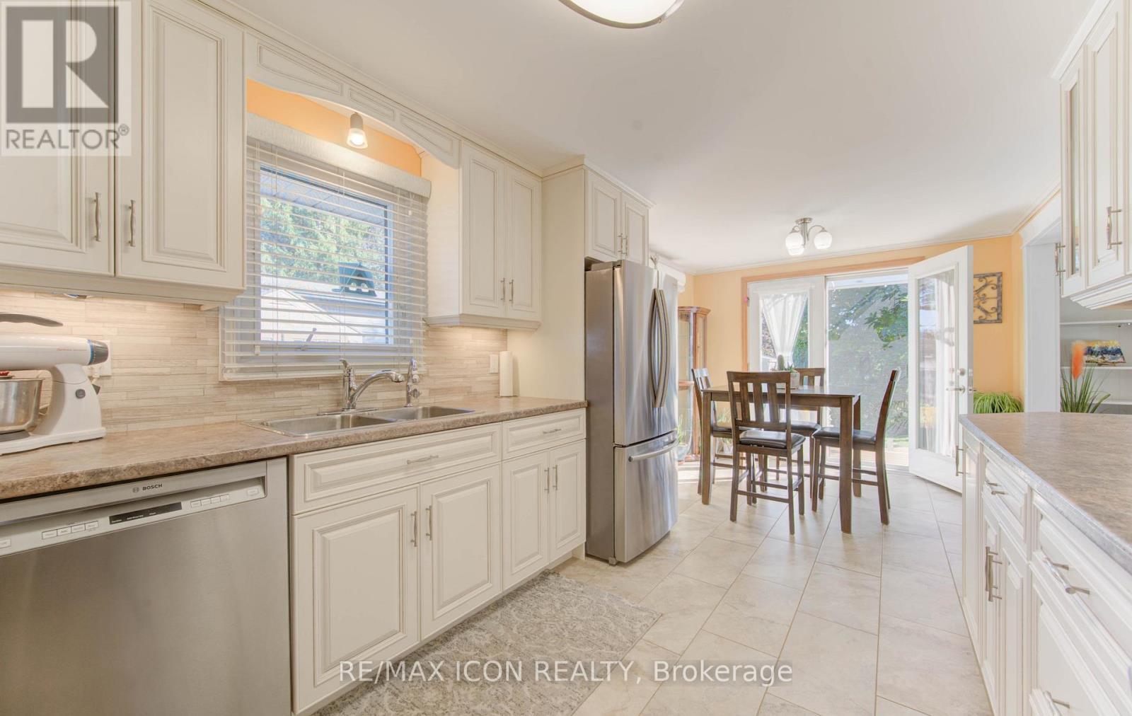 55 Gracefield Crescent, Kitchener, ON - Indoor Photo Showing Kitchen With Double Sink