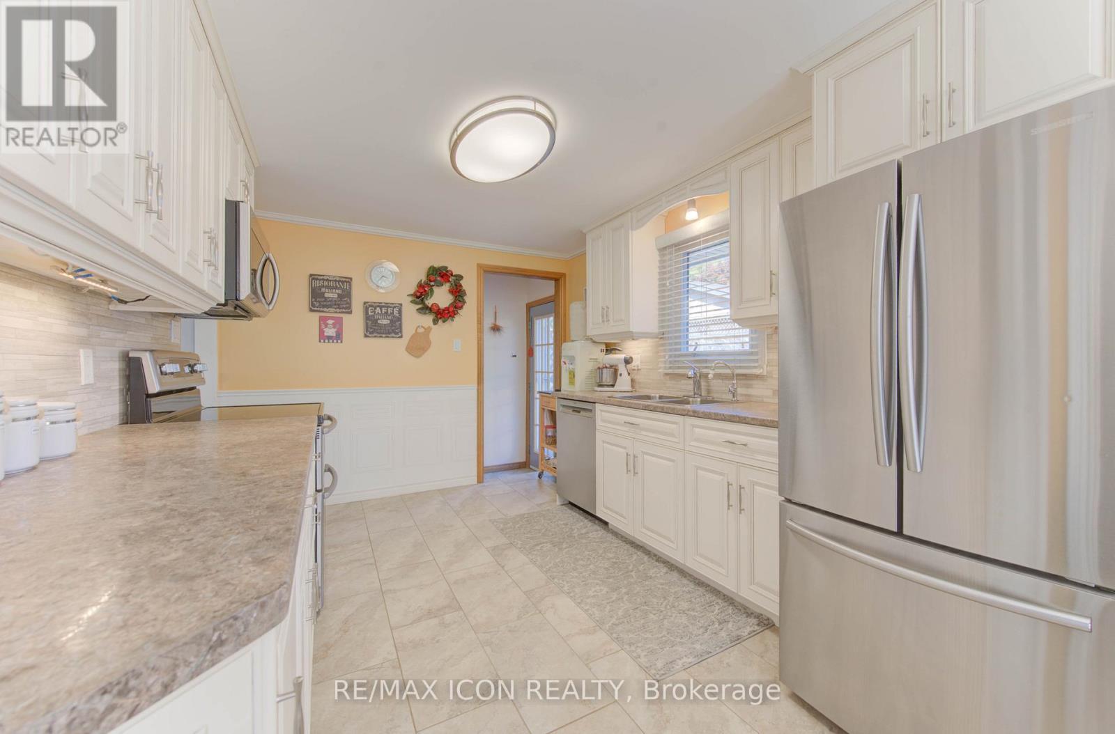 55 Gracefield Crescent, Kitchener, ON - Indoor Photo Showing Kitchen With Double Sink