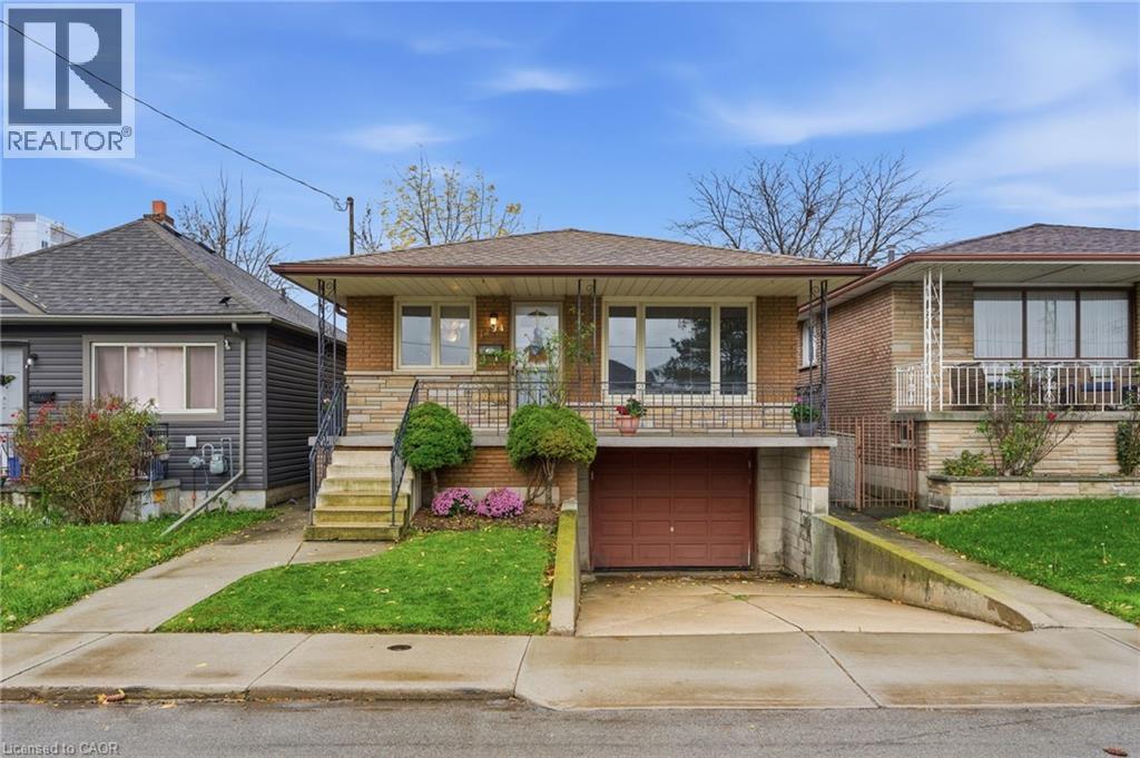 1894 Main Street E, Hamilton, ON - Outdoor