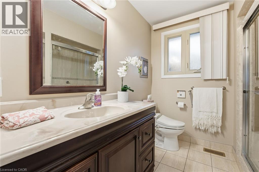 1894 Main Street E, Hamilton, ON - Indoor Photo Showing Bathroom