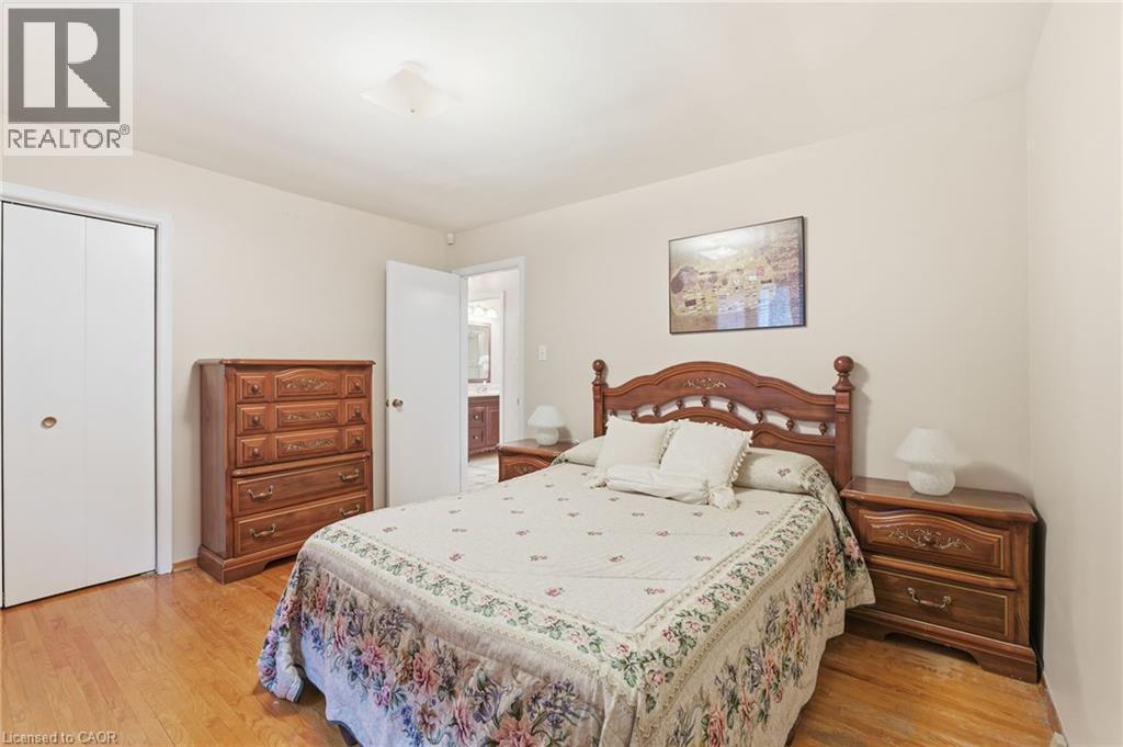1894 Main Street E, Hamilton, ON - Indoor Photo Showing Bedroom