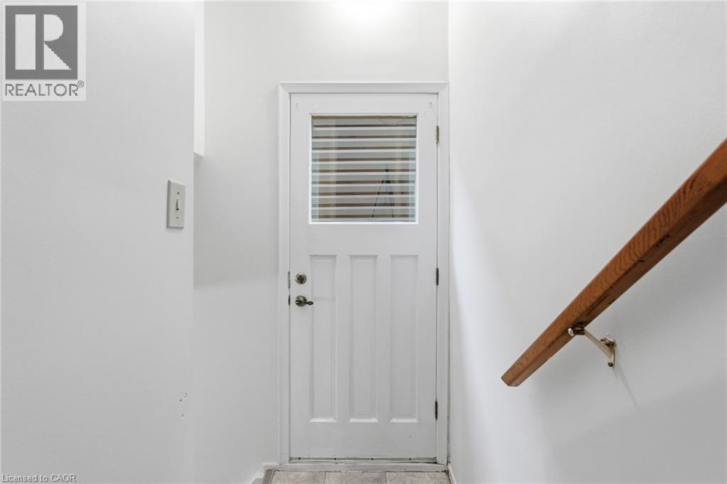 1894 Main Street E, Hamilton, ON - Indoor Photo Showing Other Room