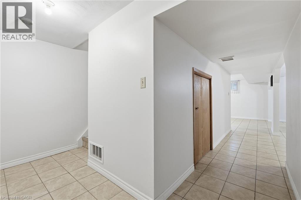 1894 Main Street E, Hamilton, ON - Indoor Photo Showing Other Room