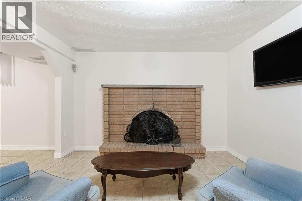 1894 Main Street E, Hamilton, ON - Indoor Photo Showing Other Room