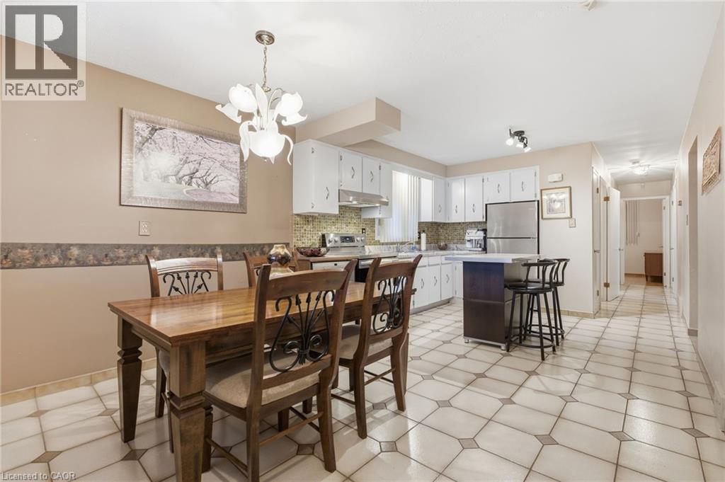 1894 Main Street E, Hamilton, ON - Indoor Photo Showing Dining Room