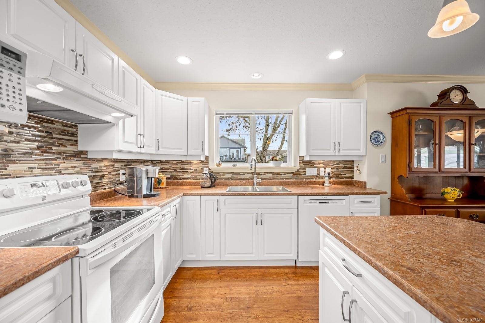 803 Labrador Dr, Comox, BC