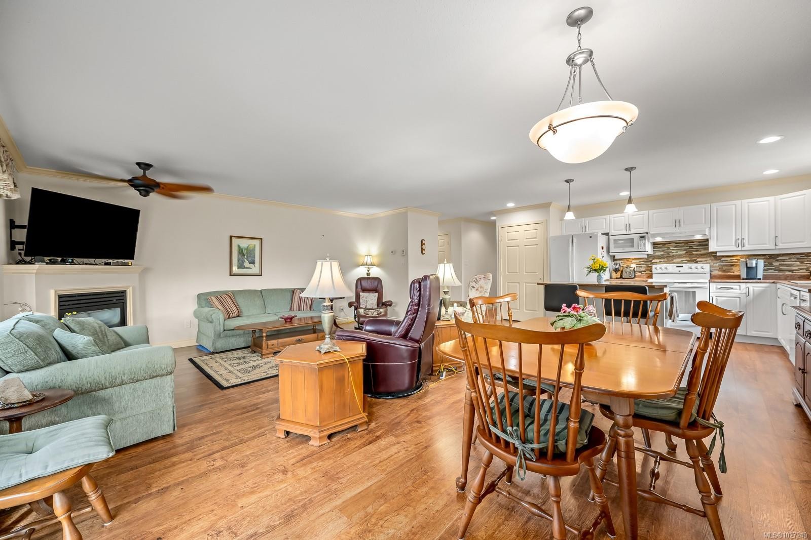 803 Labrador Dr, Comox, BC