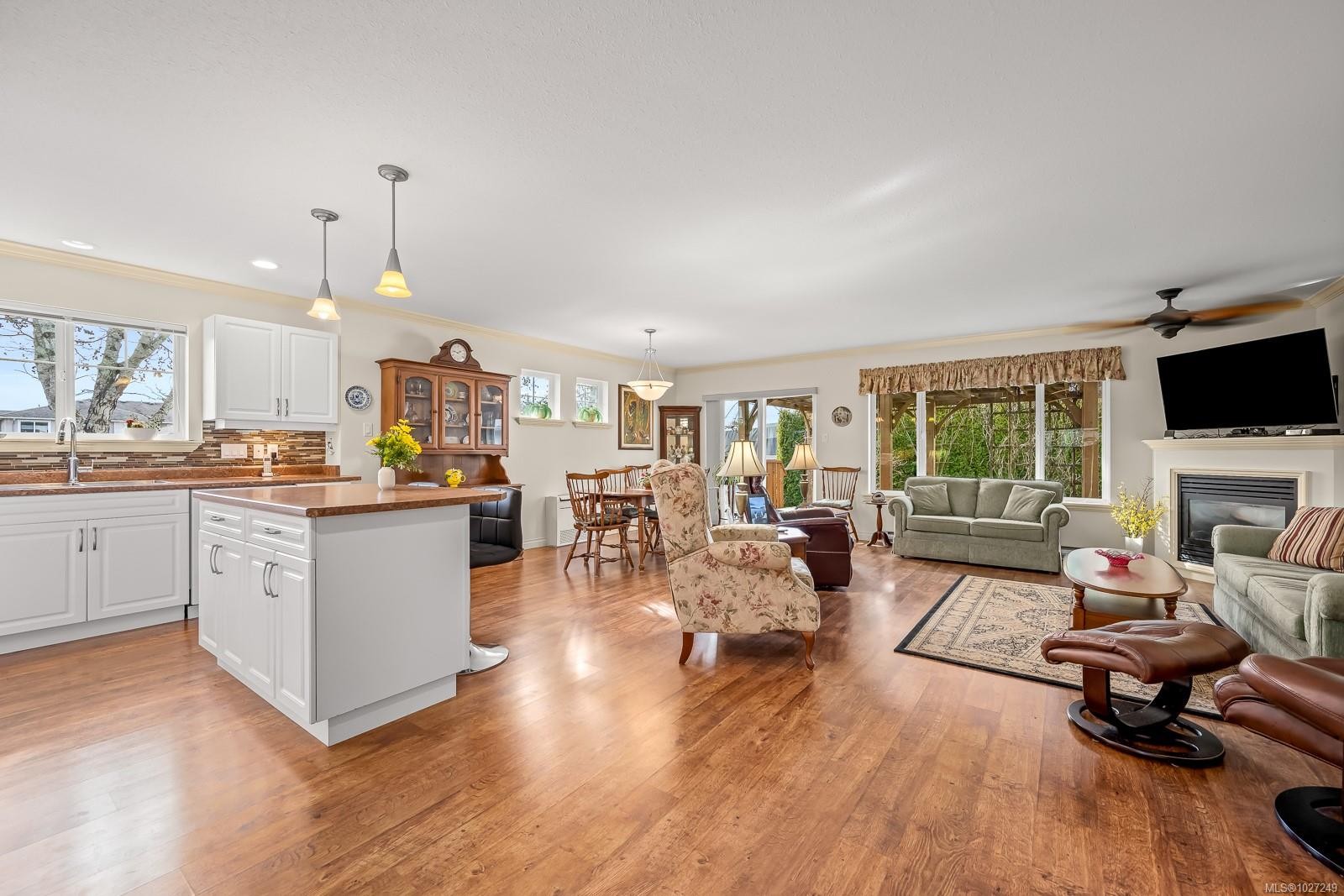 803 Labrador Dr, Comox, BC