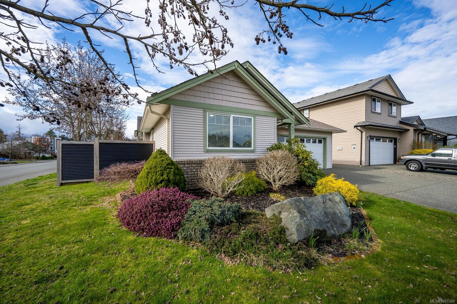 803 Labrador Dr, Comox, BC