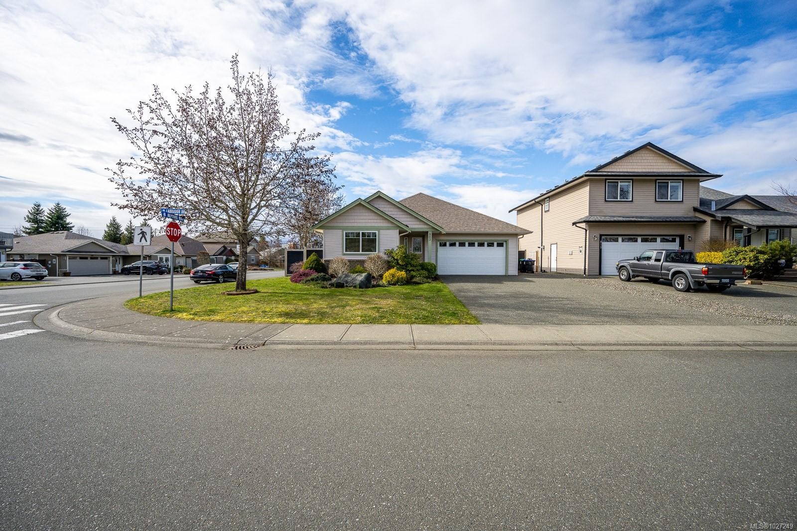 803 Labrador Dr, Comox, BC