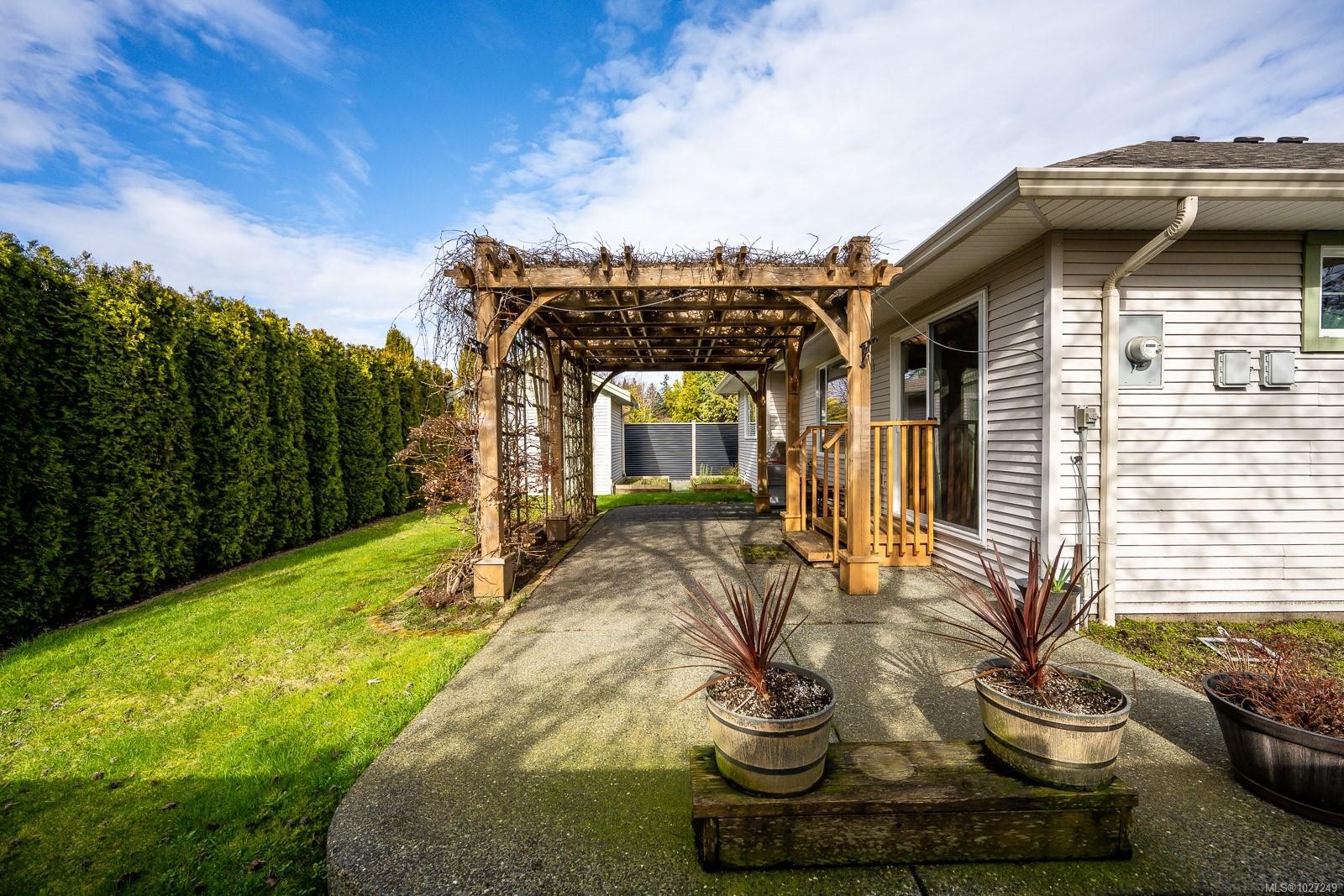 803 Labrador Dr, Comox, BC