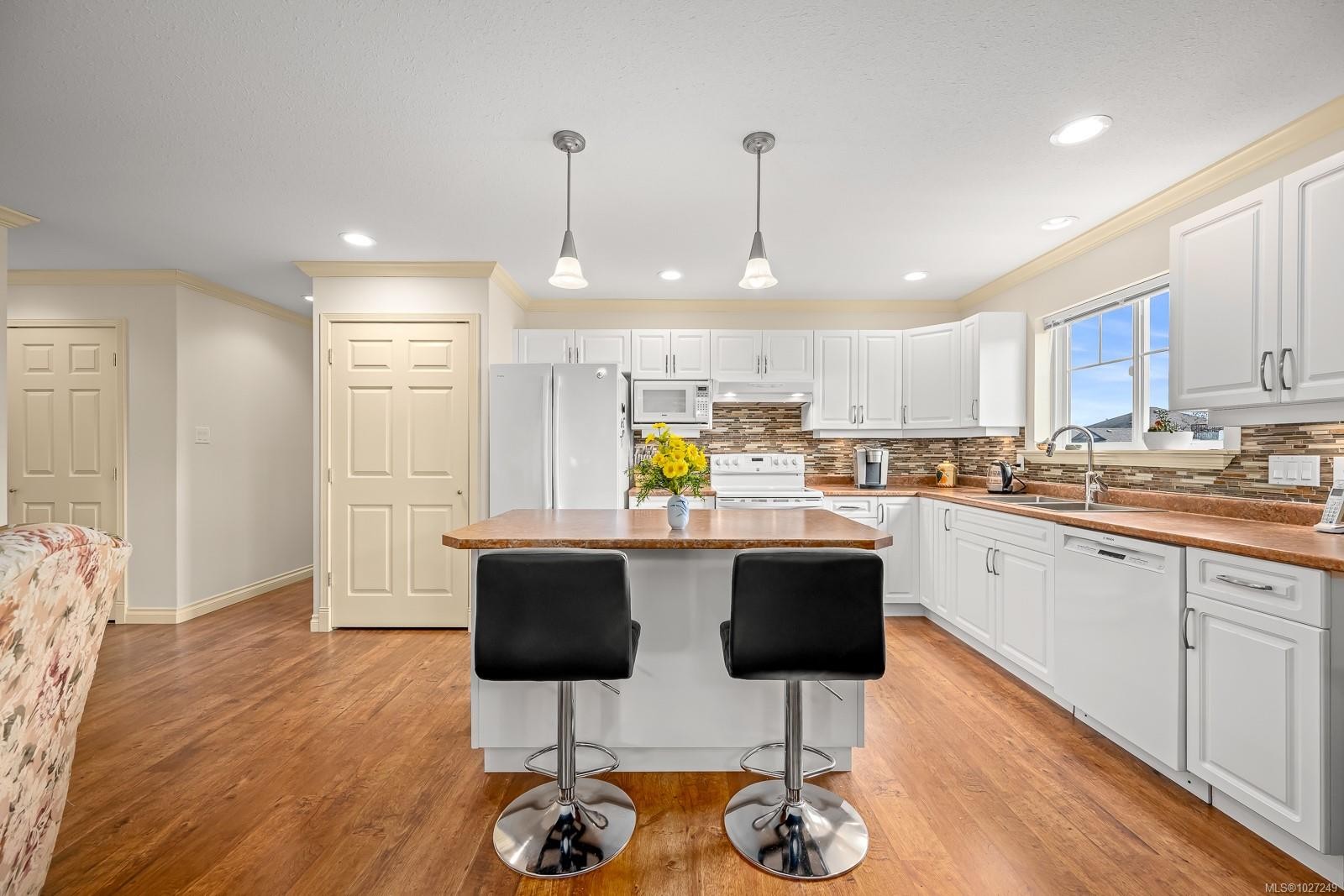 803 Labrador Dr, Comox, BC