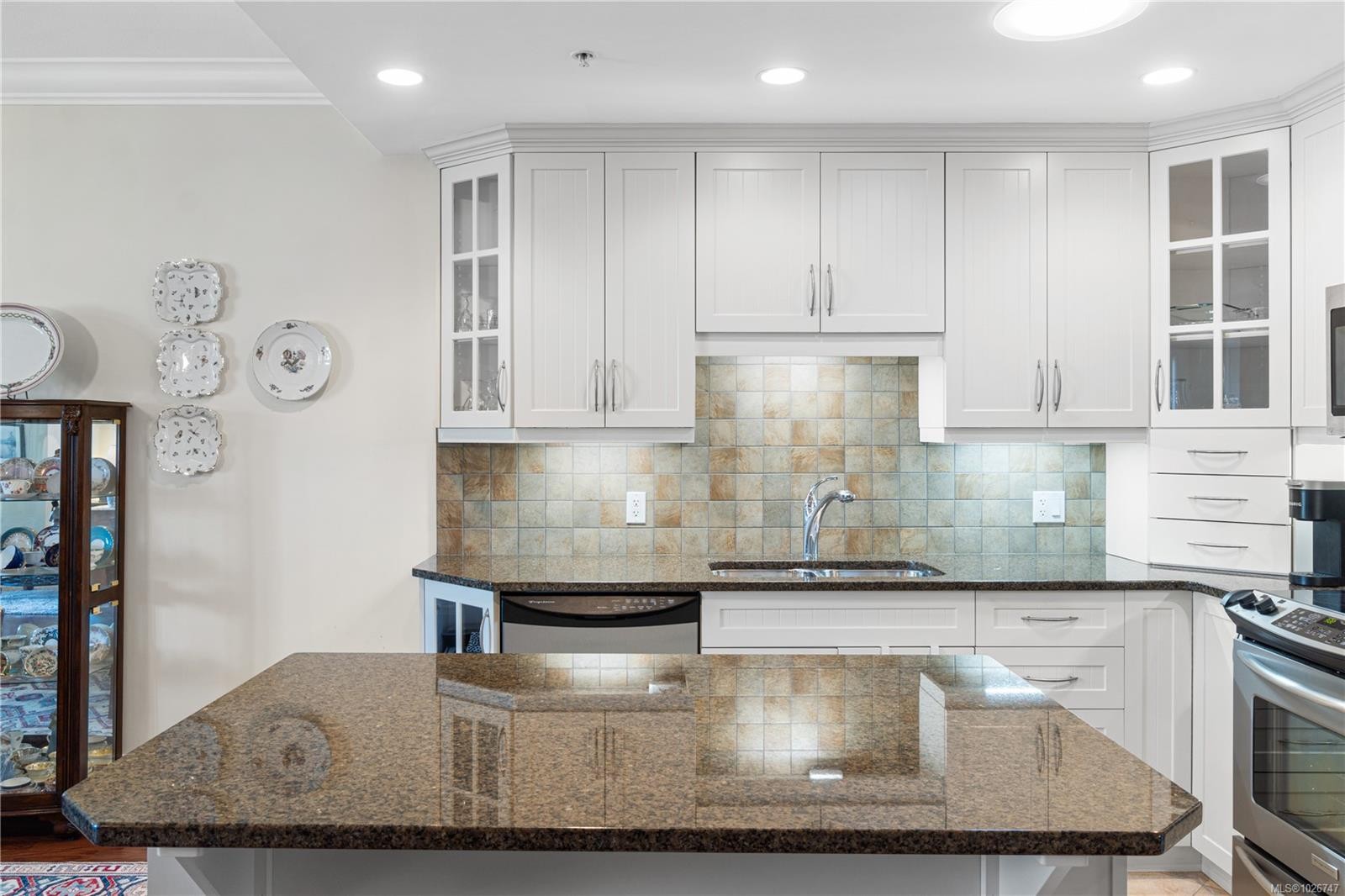 301-222 Second Ave, Qualicum Beach, BC - Indoor Photo Showing Kitchen With Double Sink With Upgraded Kitchen