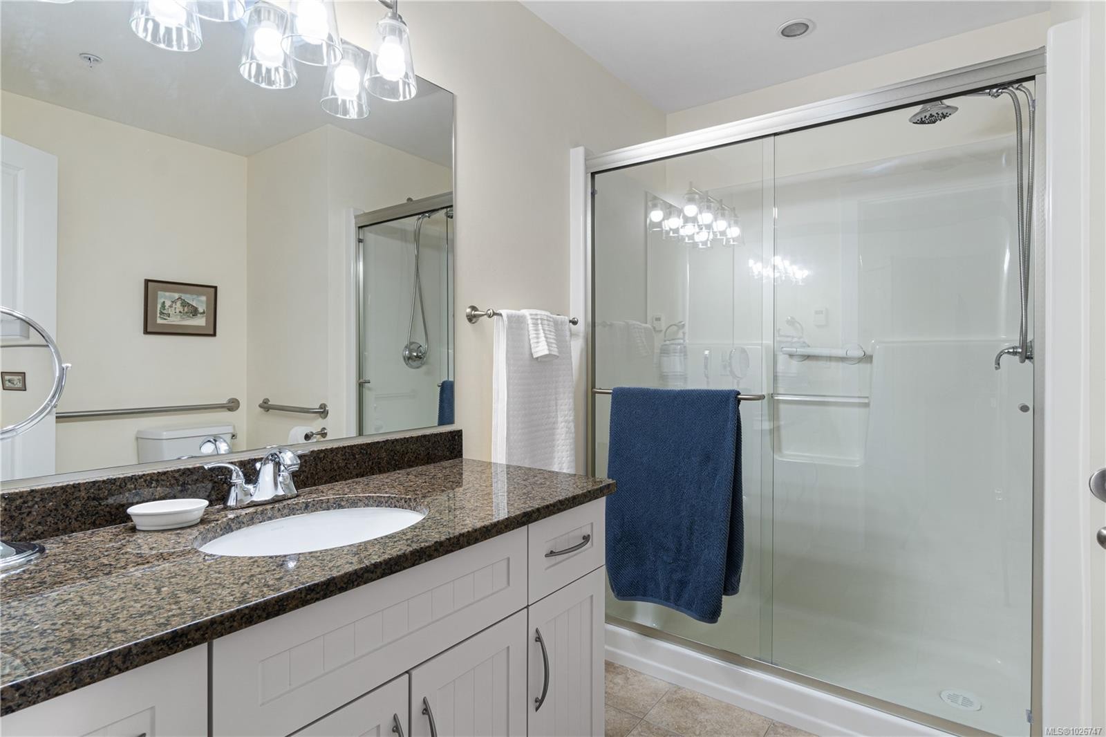 301-222 Second Ave, Qualicum Beach, BC - Indoor Photo Showing Bathroom