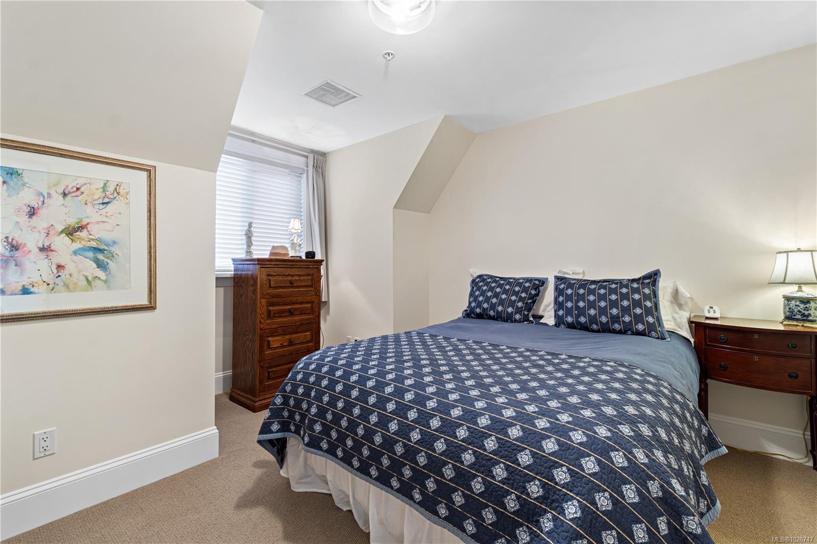 301-222 Second Ave, Qualicum Beach, BC - Indoor Photo Showing Bedroom