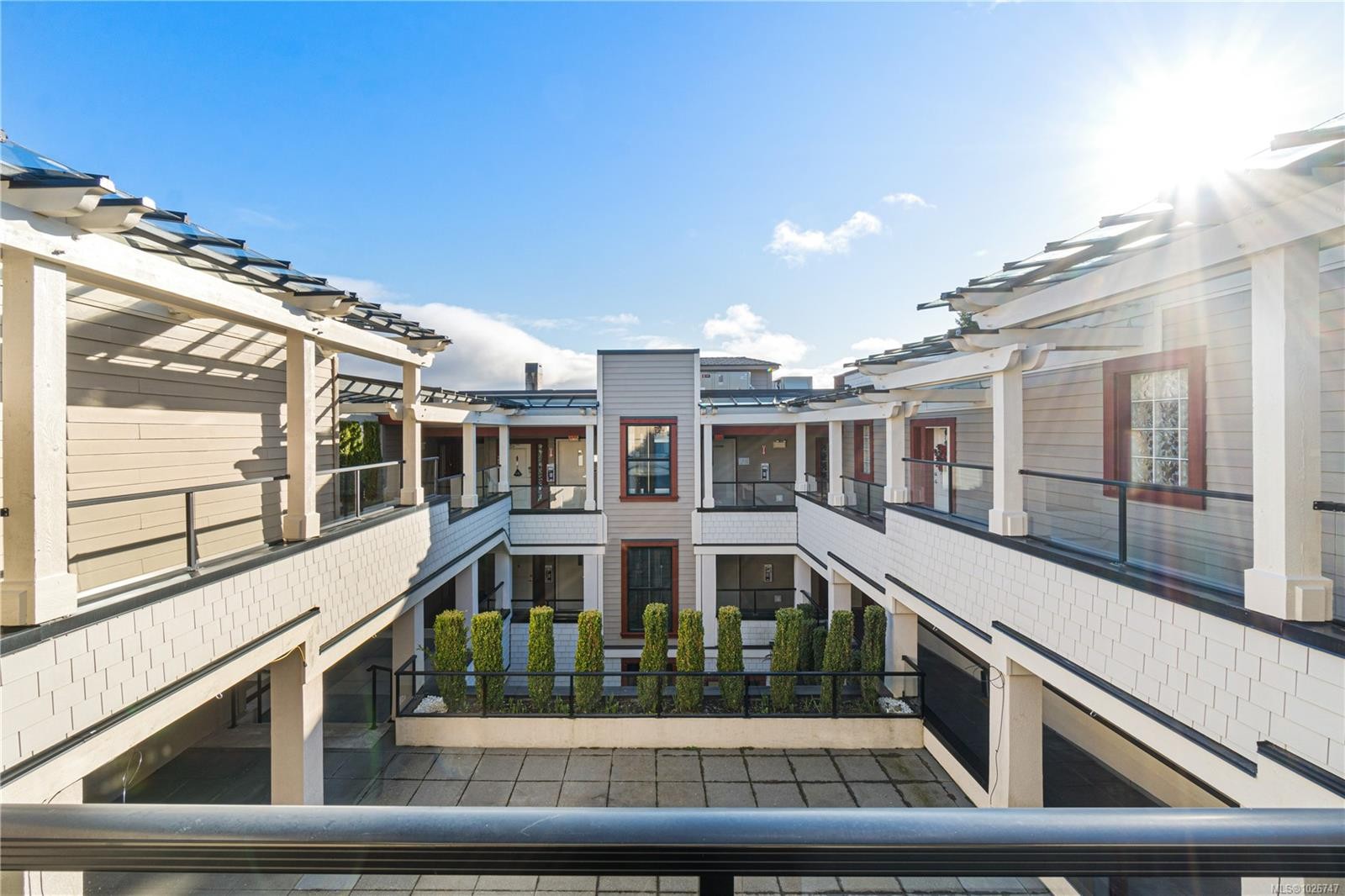 301-222 Second Ave, Qualicum Beach, BC - Outdoor