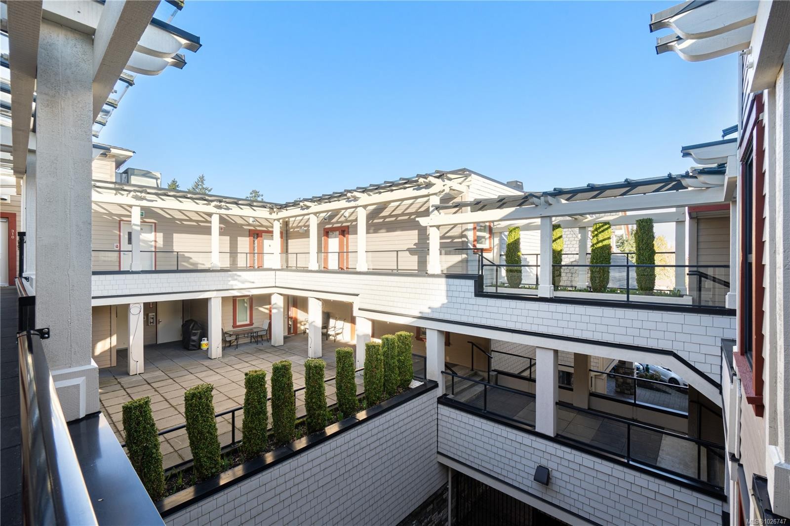 301-222 Second Ave, Qualicum Beach, BC - Outdoor