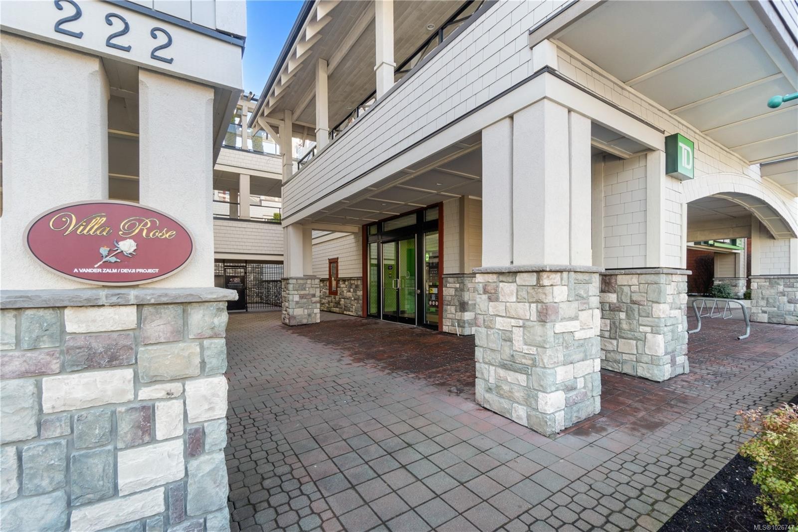 301-222 Second Ave, Qualicum Beach, BC - Outdoor