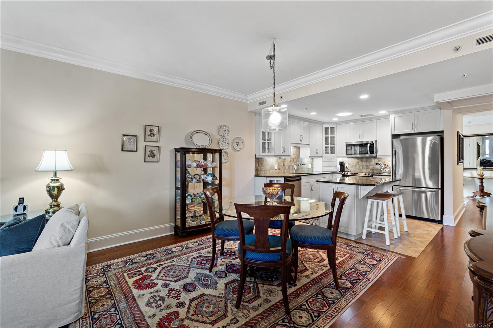 301-222 Second Ave, Qualicum Beach, BC - Indoor