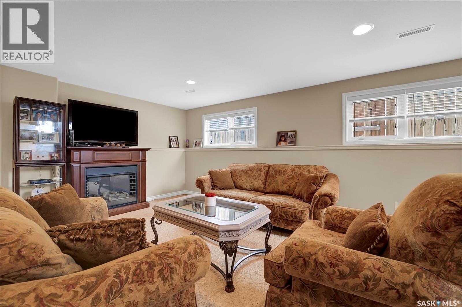 539 Beckett Crescent, Saskatoon, SK - Indoor Photo Showing Living Room With Fireplace