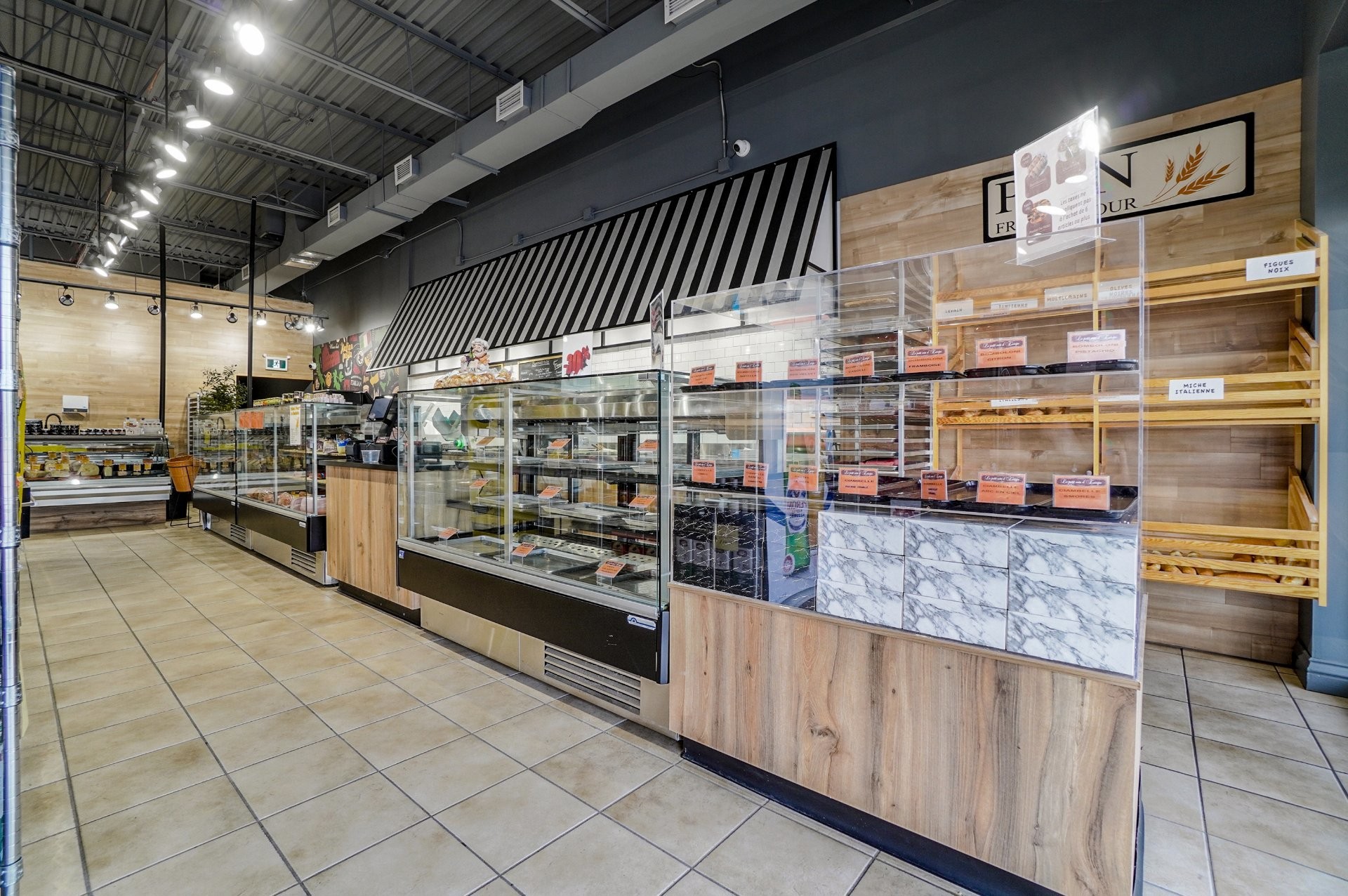 Commerce - 7-211 Boul. Brien, Repentigny (Repentigny), QC - Indoor