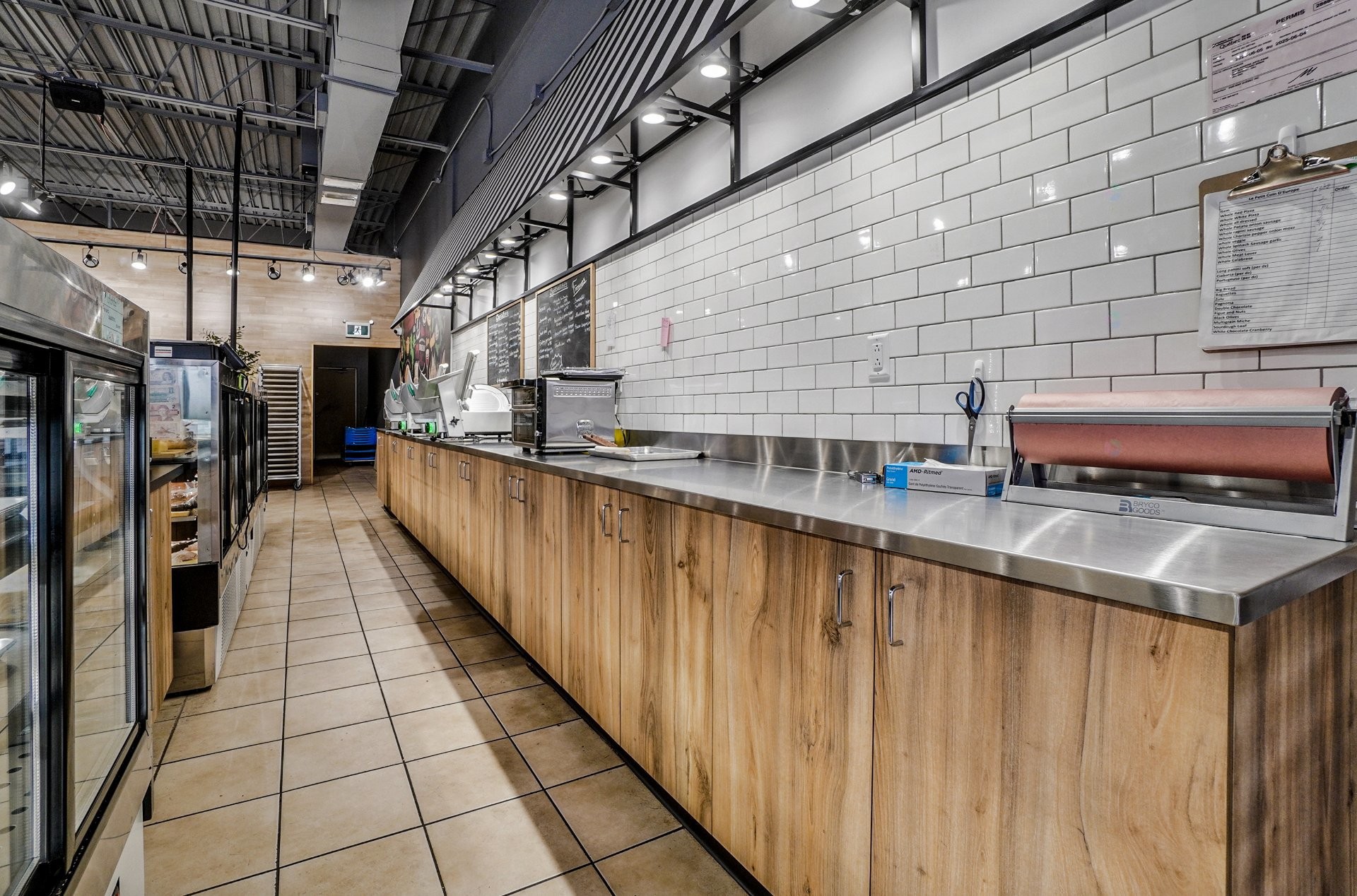 Commerce - 7-211 Boul. Brien, Repentigny (Repentigny), QC - Indoor