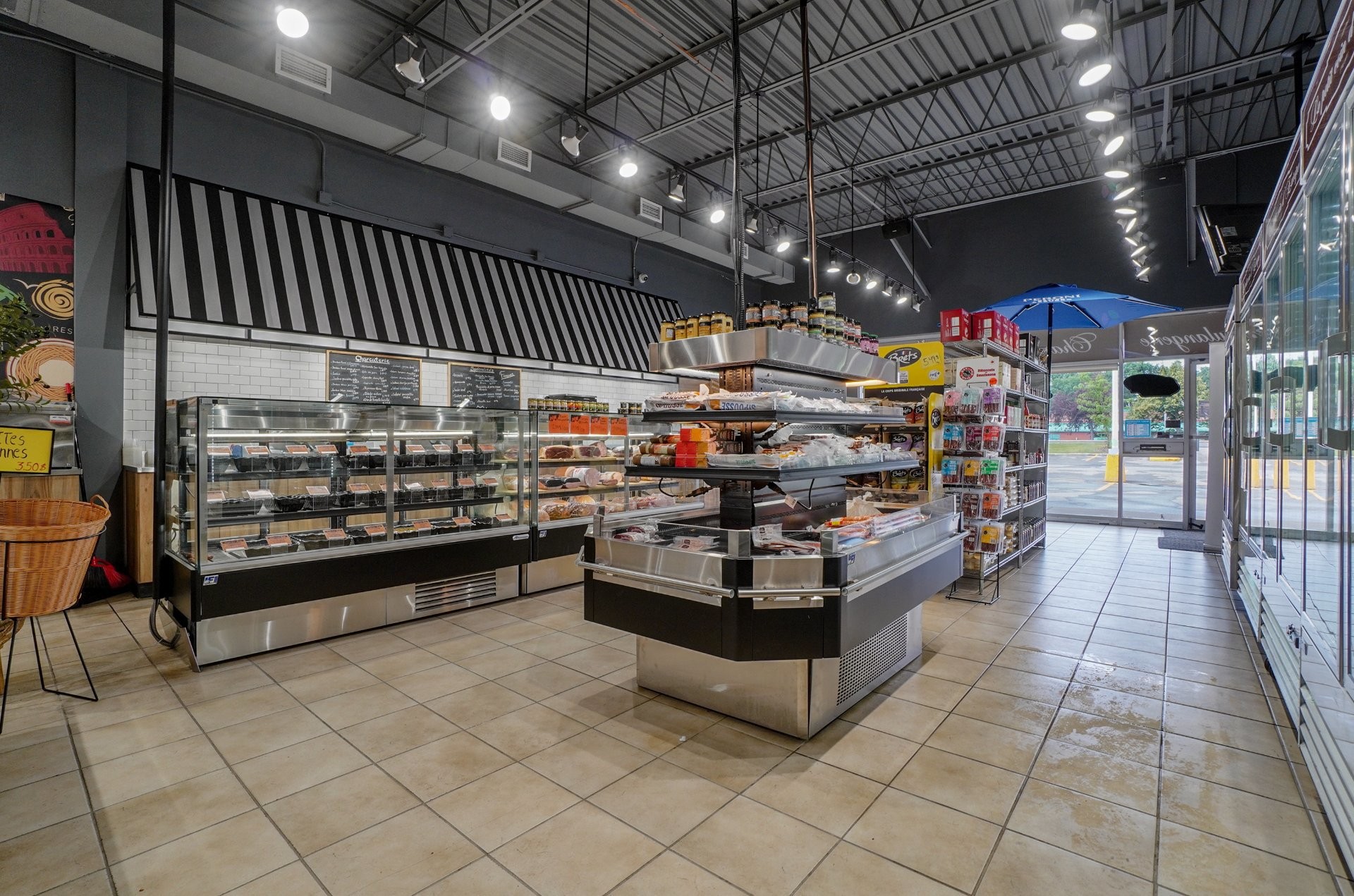 Commerce - 7-211 Boul. Brien, Repentigny (Repentigny), QC - Indoor Photo Showing Other Room