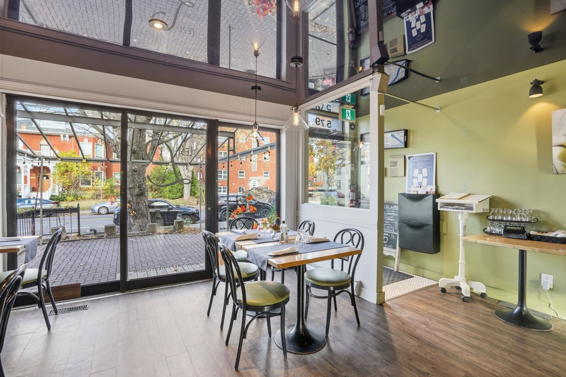 Restaurant - 579 Av. Notre-Dame, Saint-Lambert, QC