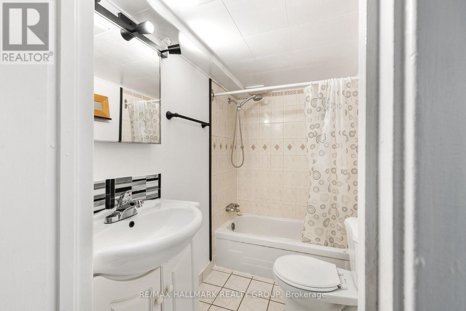 201 Ethel Street, Ottawa, ON - Indoor Photo Showing Bathroom