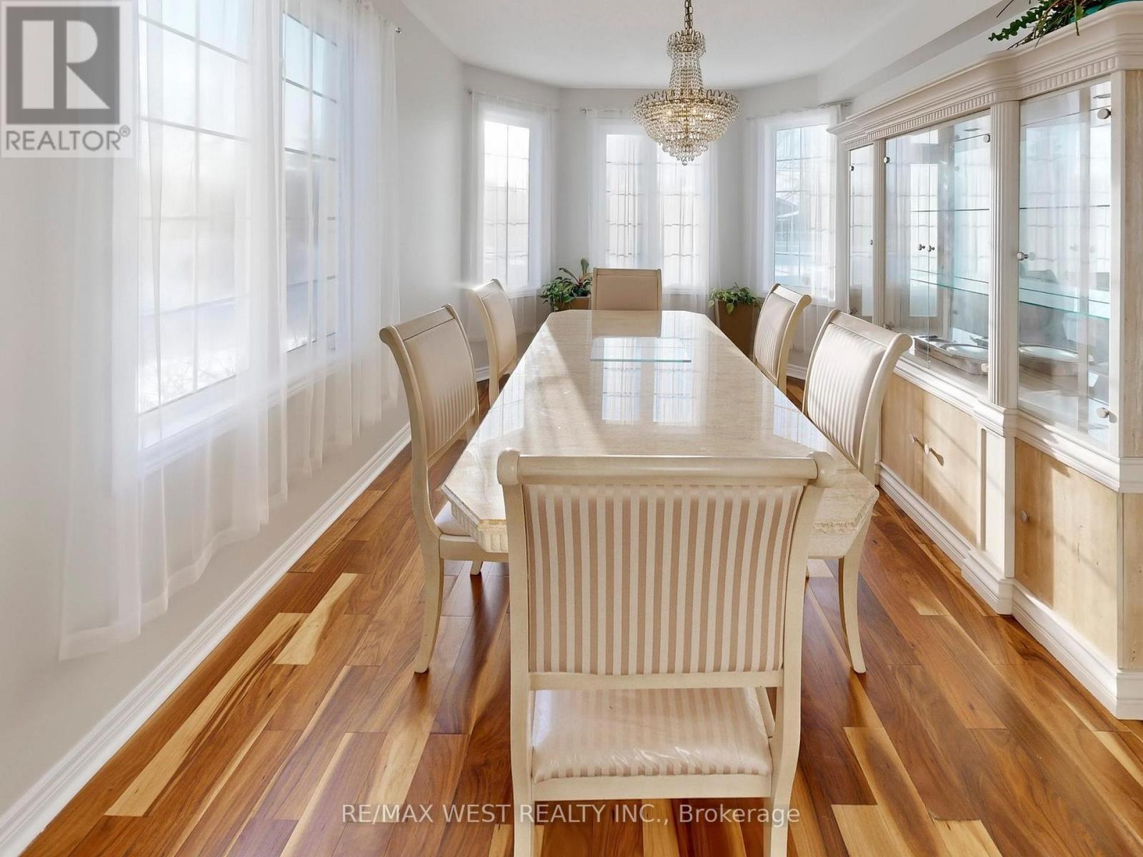 56 Planter Crescent, Vaughan, ON - Indoor Photo Showing Dining Room