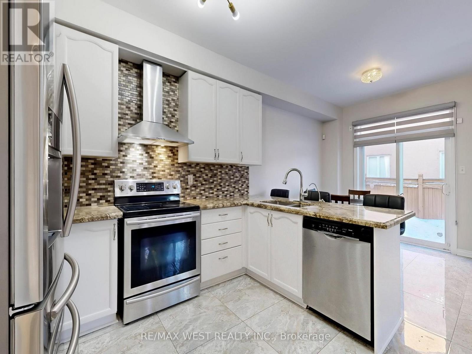 56 Planter Crescent, Vaughan, ON - Indoor Photo Showing Kitchen With Stainless Steel Kitchen With Upgraded Kitchen