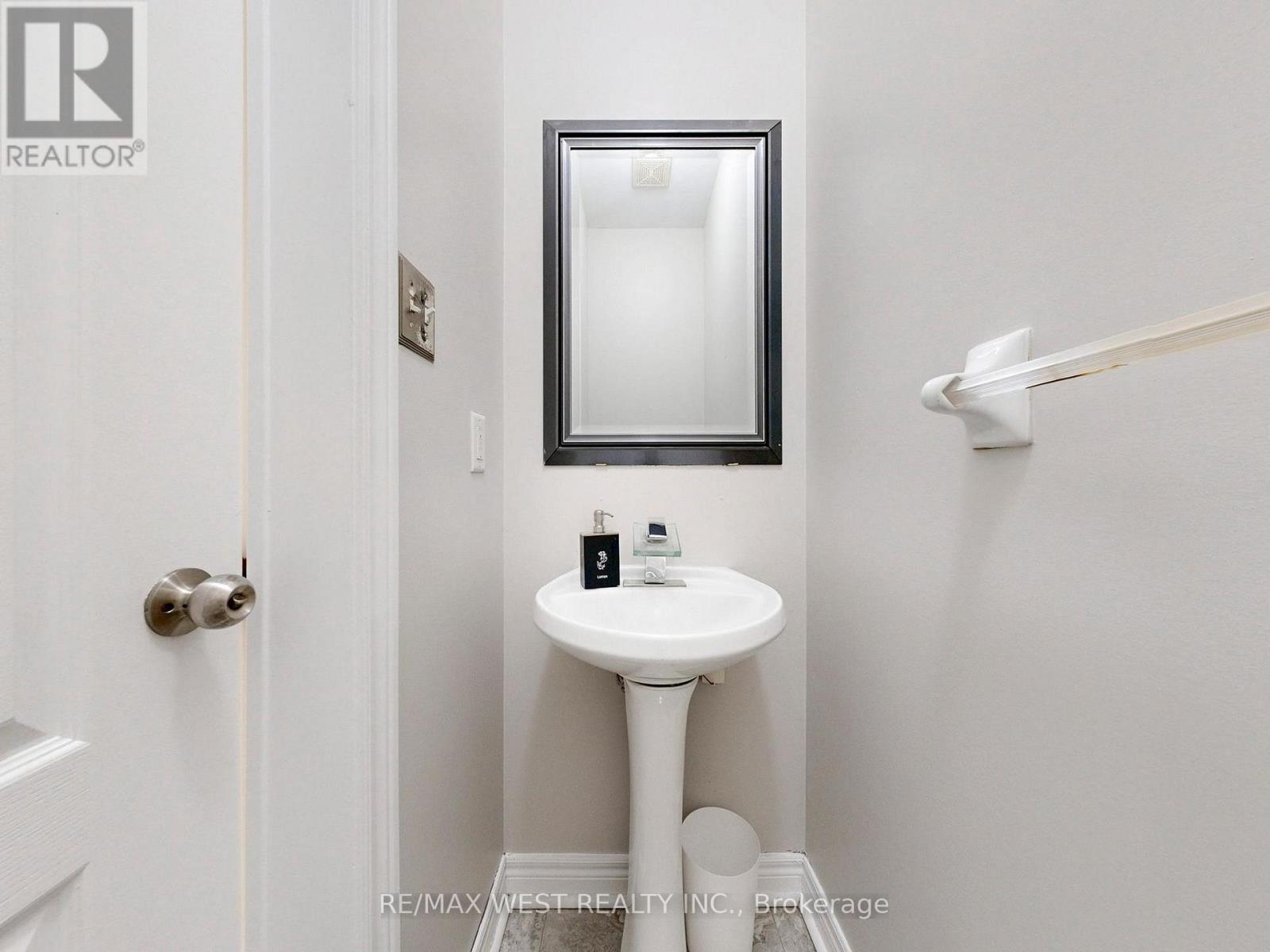 56 Planter Crescent, Vaughan, ON - Indoor Photo Showing Bathroom