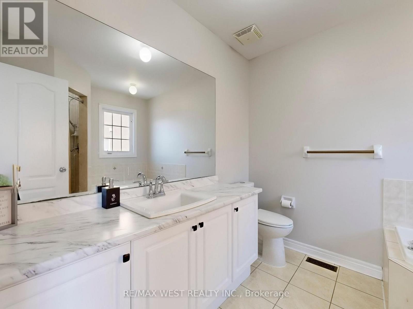 56 Planter Crescent, Vaughan, ON - Indoor Photo Showing Bathroom