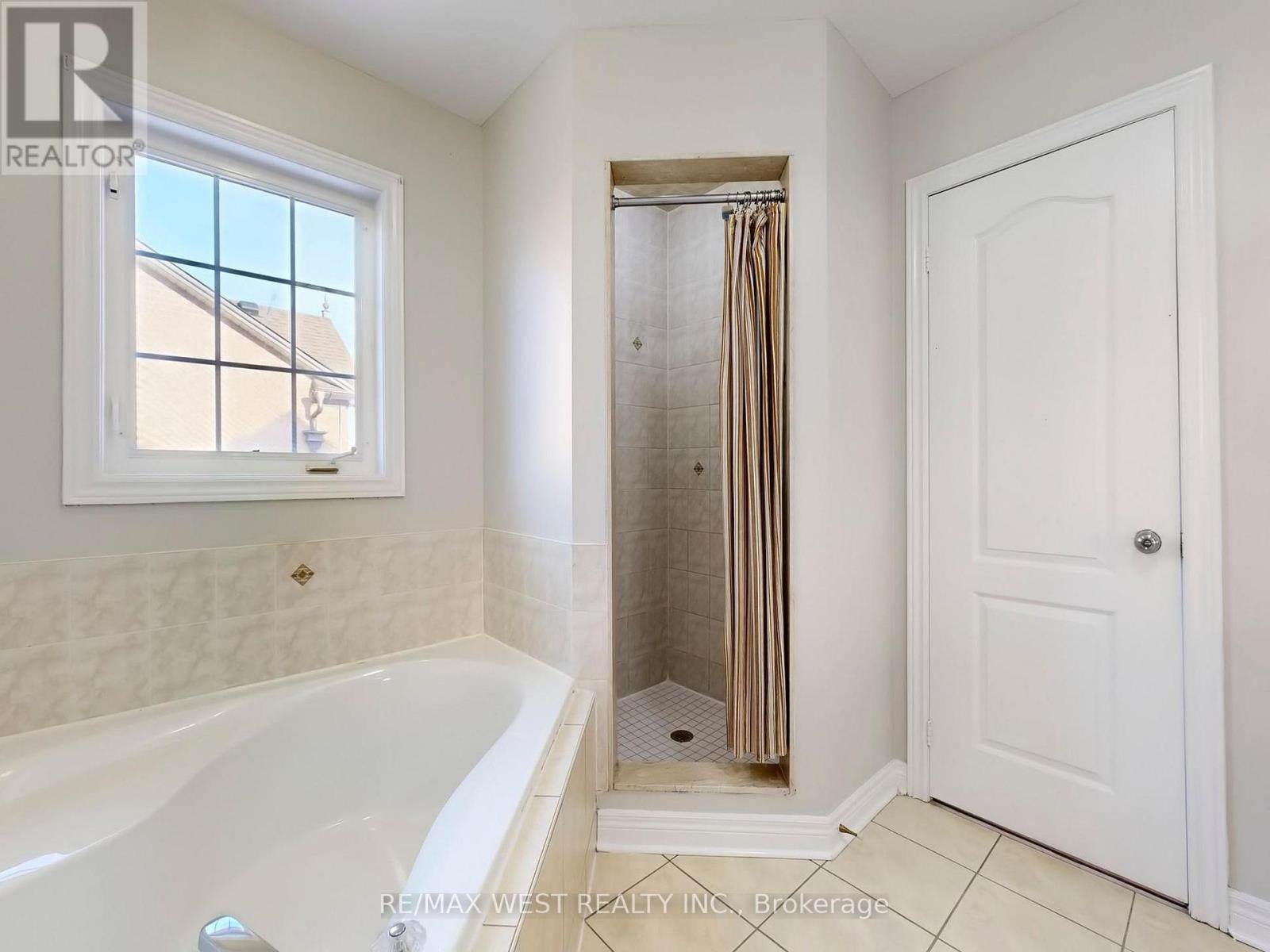 56 Planter Crescent, Vaughan, ON - Indoor Photo Showing Bathroom