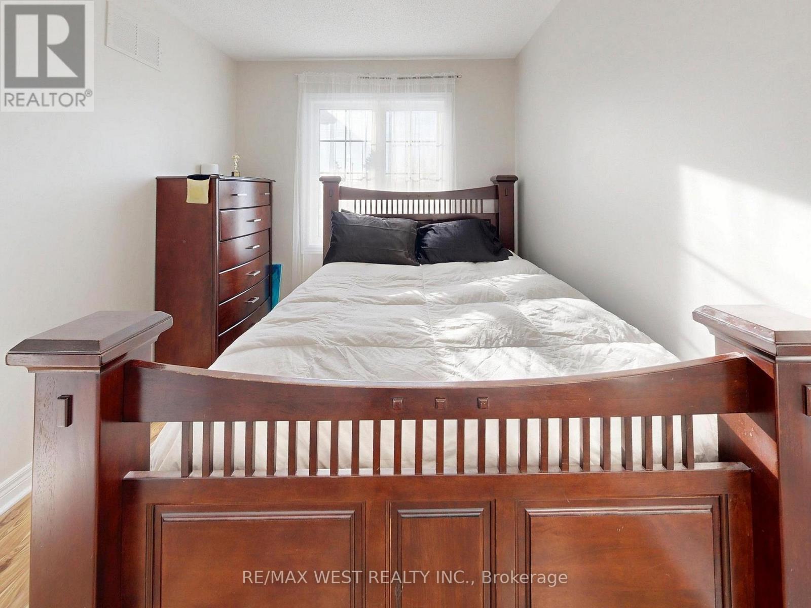 56 Planter Crescent, Vaughan, ON - Indoor Photo Showing Bedroom