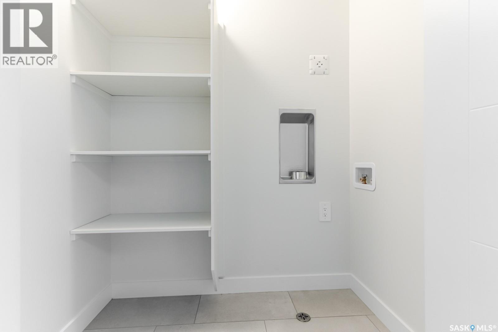 210 Doran Way, Saskatoon, SK - Indoor With Storage